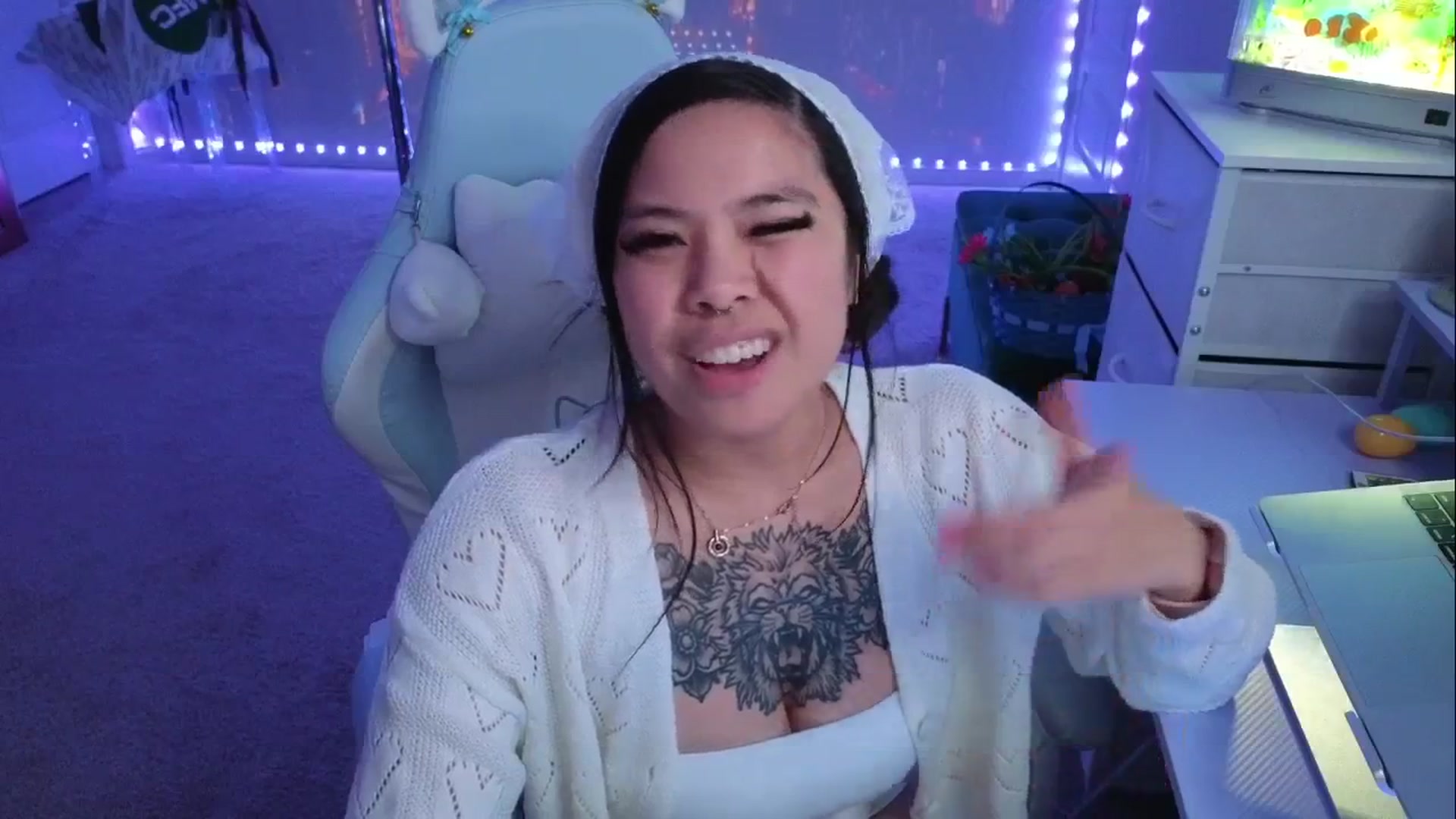 Gallery image thumbnail from dolllface's myfreecams stream on, 04/11/2026, 11:01 image 9 of 20