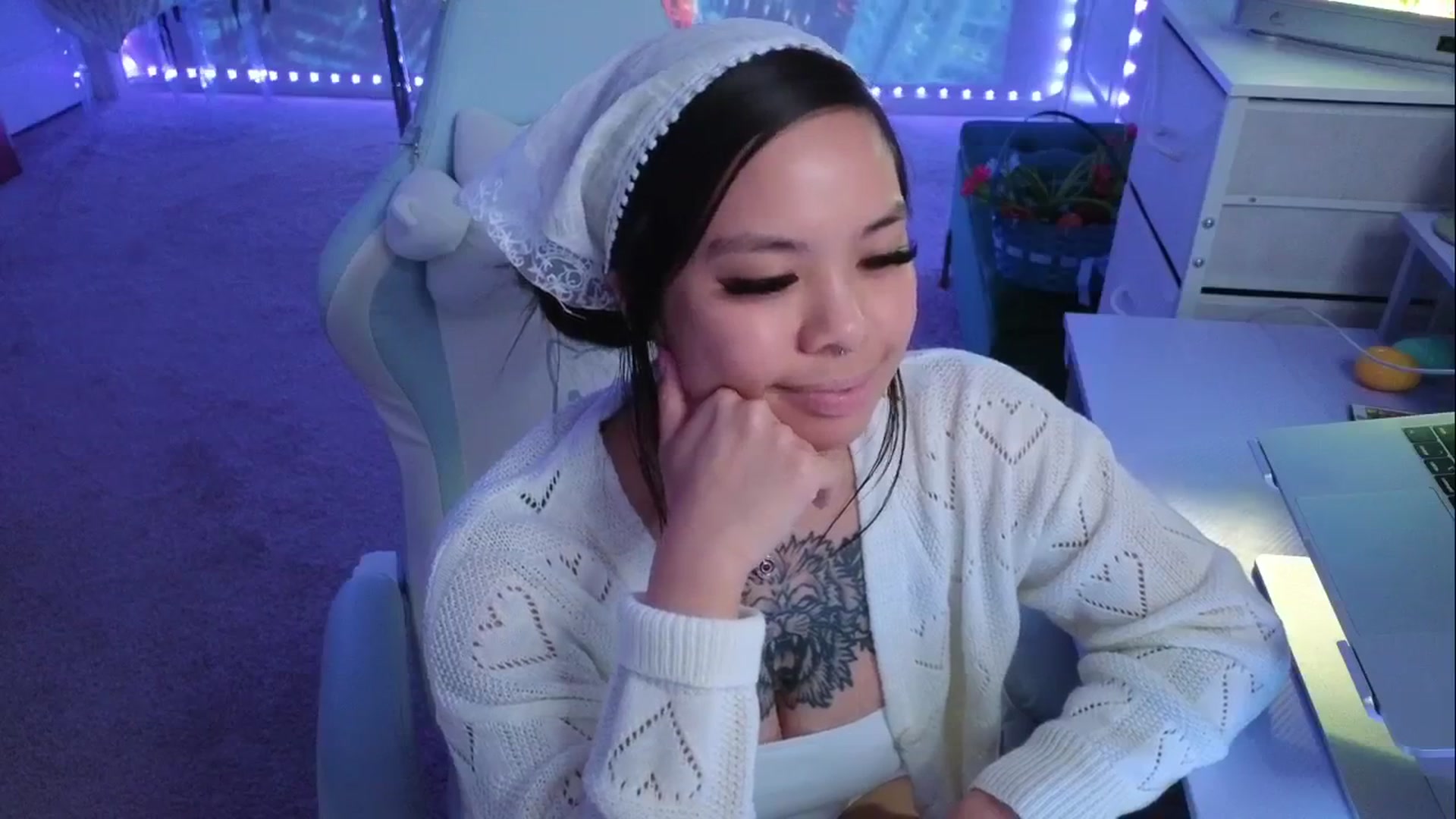 Gallery image thumbnail from dolllface's myfreecams stream on, 04/11/2026, 11:01 image 3 of 20