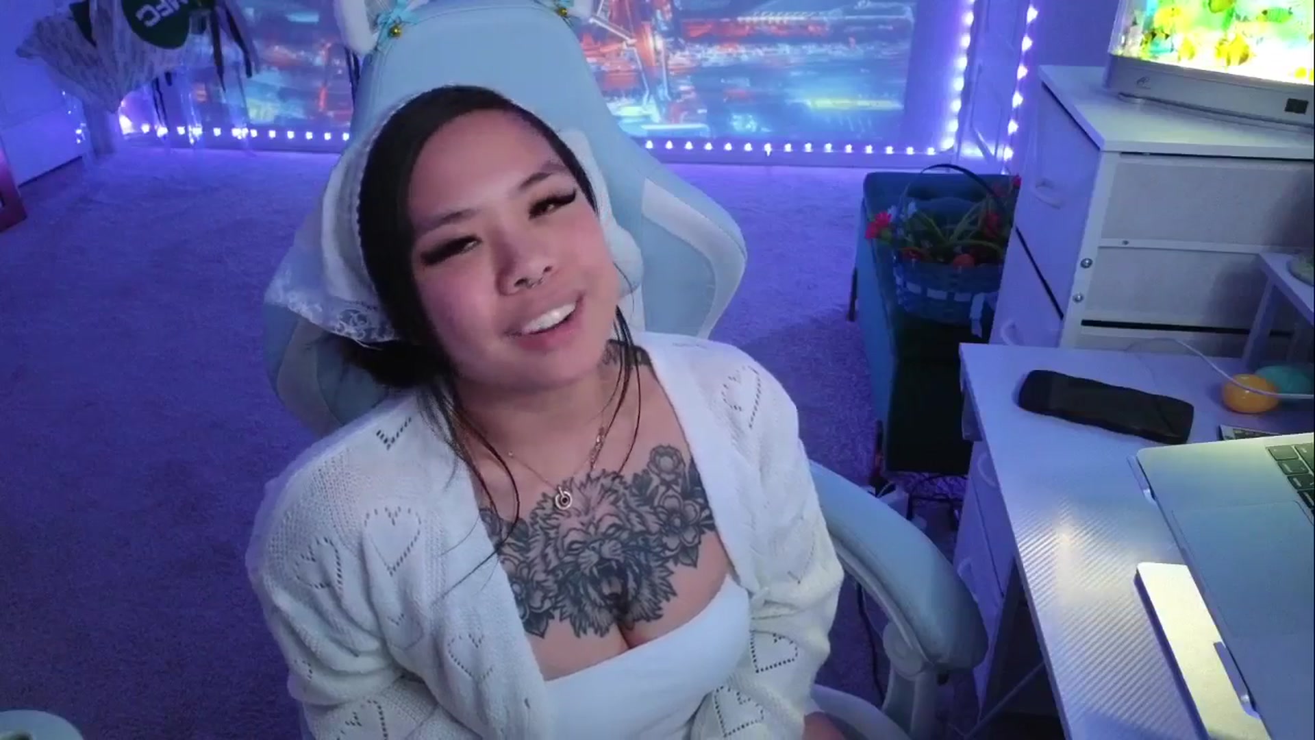 Gallery image thumbnail from dolllface's myfreecams stream on, 04/11/2026, 11:01 image 8 of 20