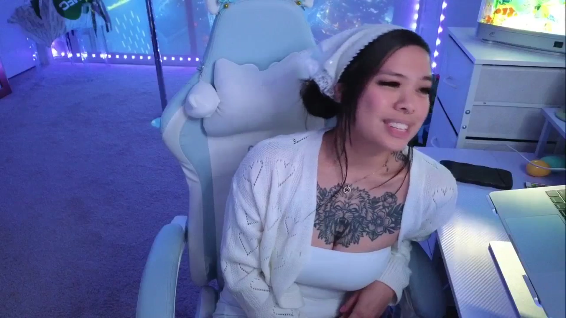 Gallery image thumbnail from dolllface's myfreecams stream on, 04/11/2026, 11:01 image 7 of 20