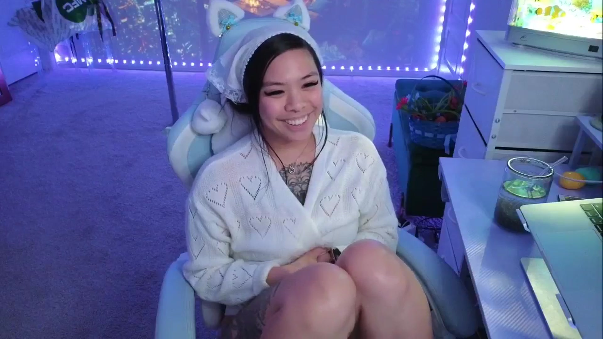 Gallery image thumbnail from dolllface's myfreecams stream on, 04/11/2026, 11:01 image 17 of 20