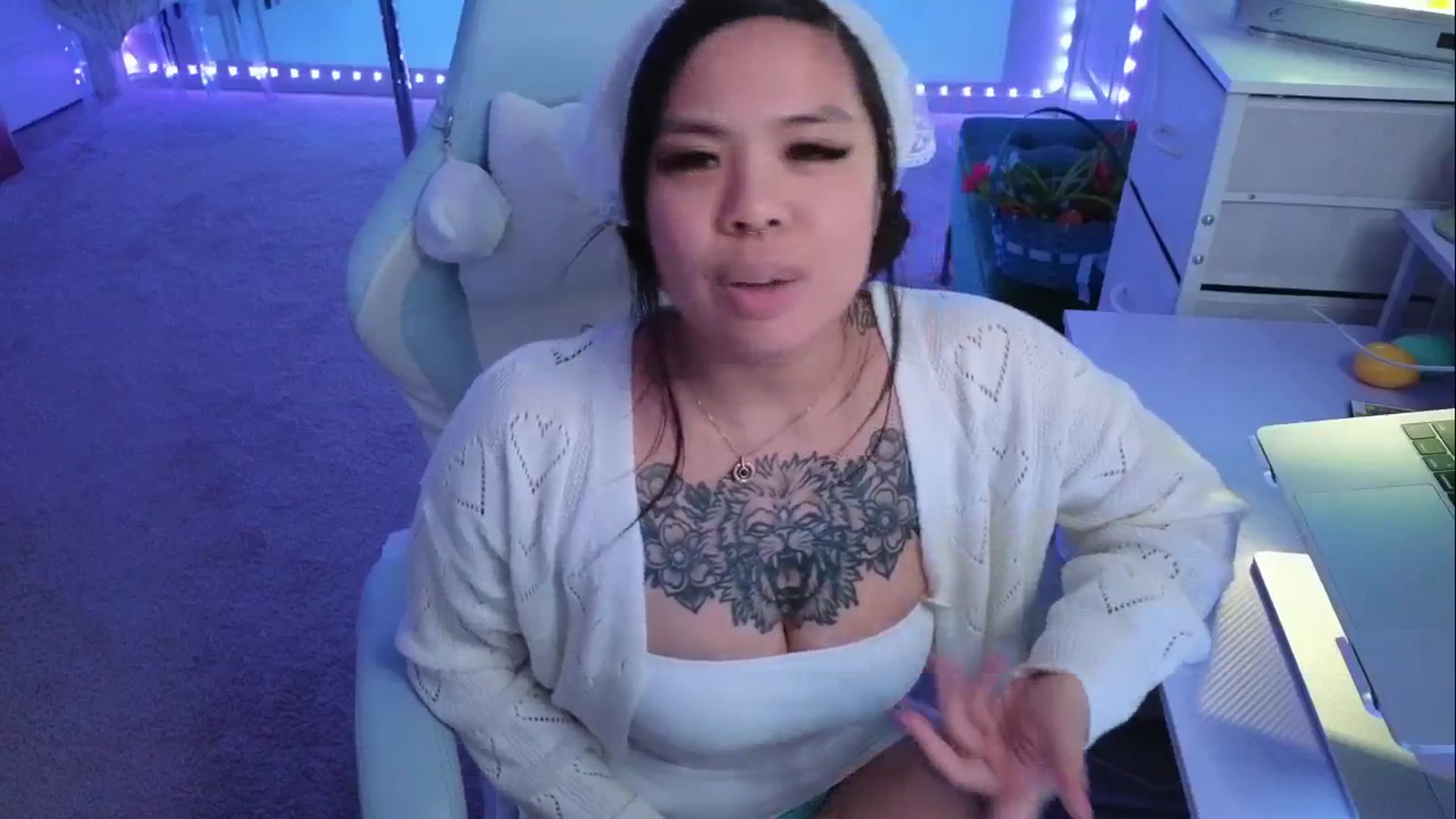 Gallery image thumbnail from dolllface's myfreecams stream on, 04/11/2026, 11:01 image 4 of 20