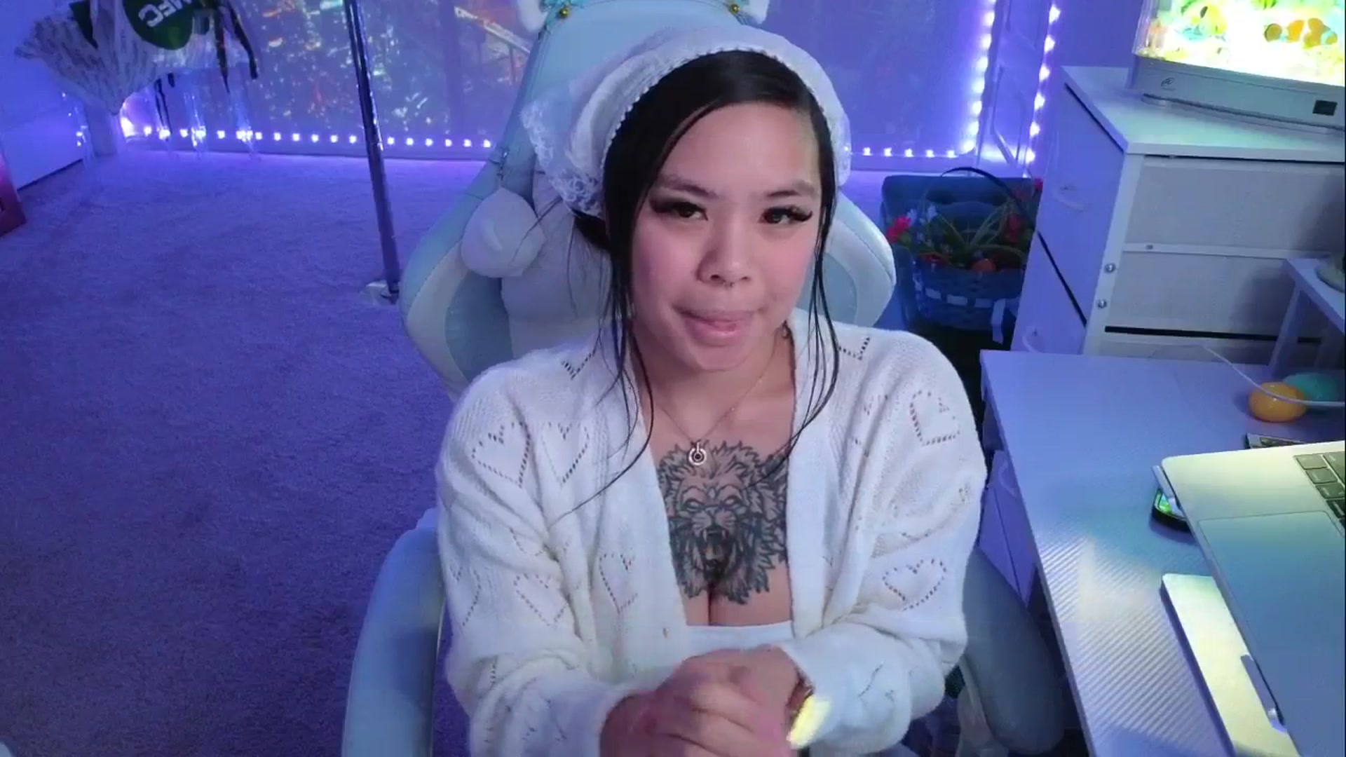Gallery image thumbnail from dolllface's myfreecams stream on, 04/11/2026, 11:01 image 12 of 20
