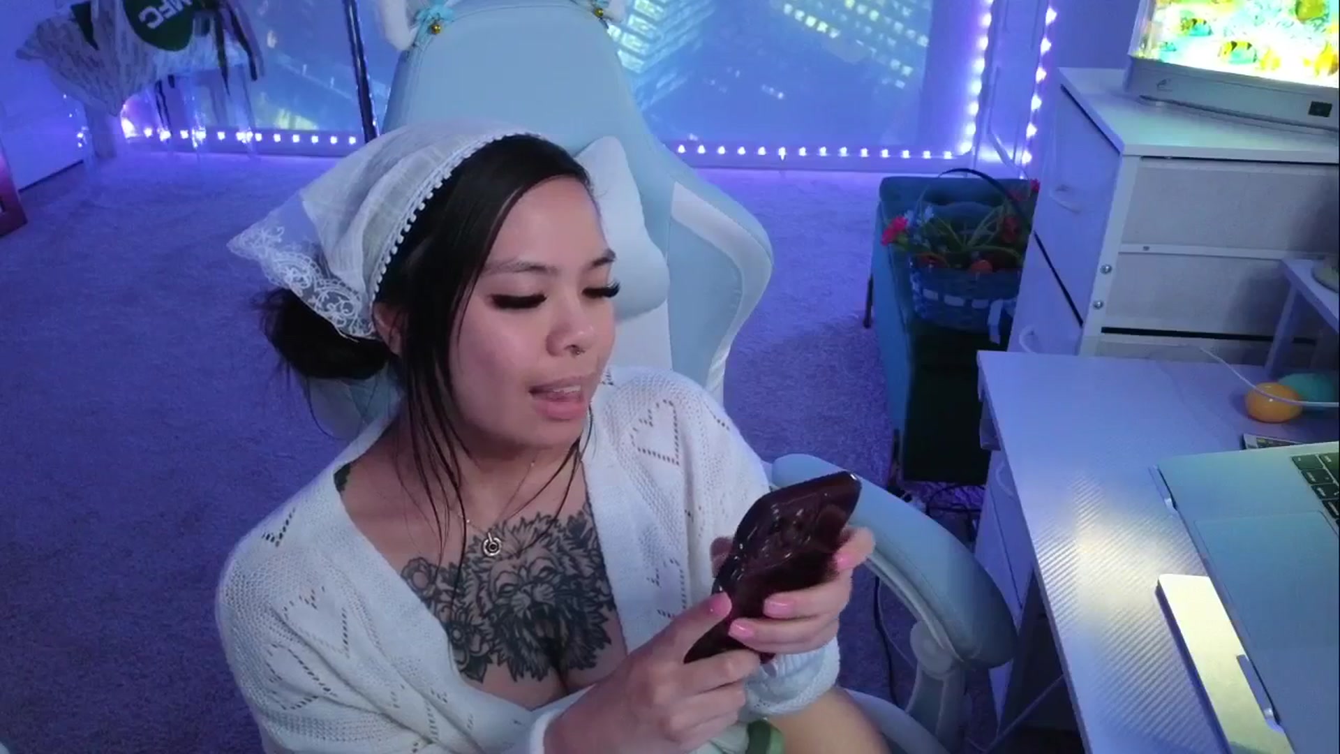Gallery image thumbnail from dolllface's myfreecams stream on, 04/11/2026, 11:01 image 11 of 20