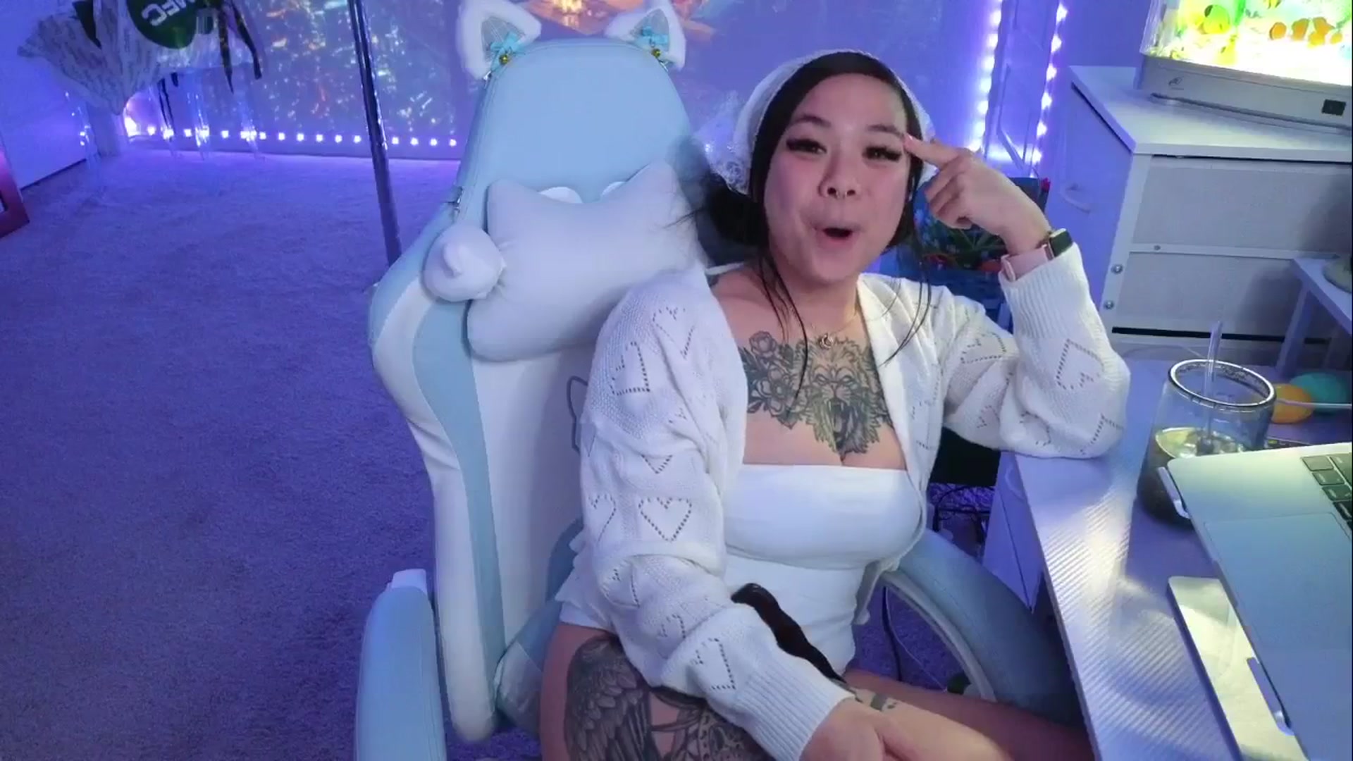 Gallery image thumbnail from dolllface's myfreecams stream on, 04/11/2026, 11:01 image 20 of 20