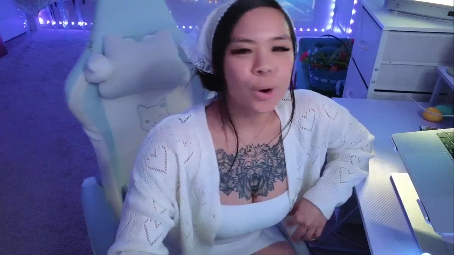 Gallery image thumbnail from dolllface's myfreecams stream on, 04/11/2026, 11:01 image 2 of 20