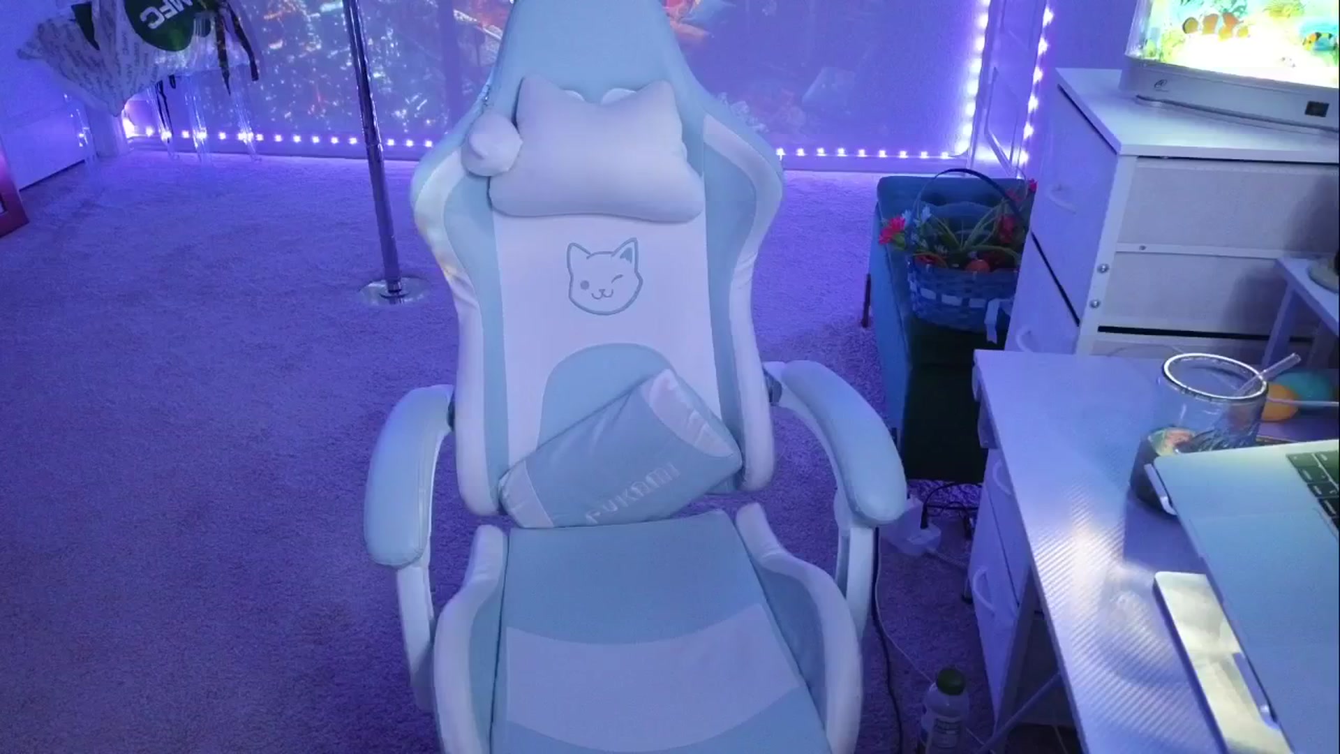 Gallery image thumbnail from dolllface's myfreecams stream on, 04/11/2026, 11:47 image 5 of 20