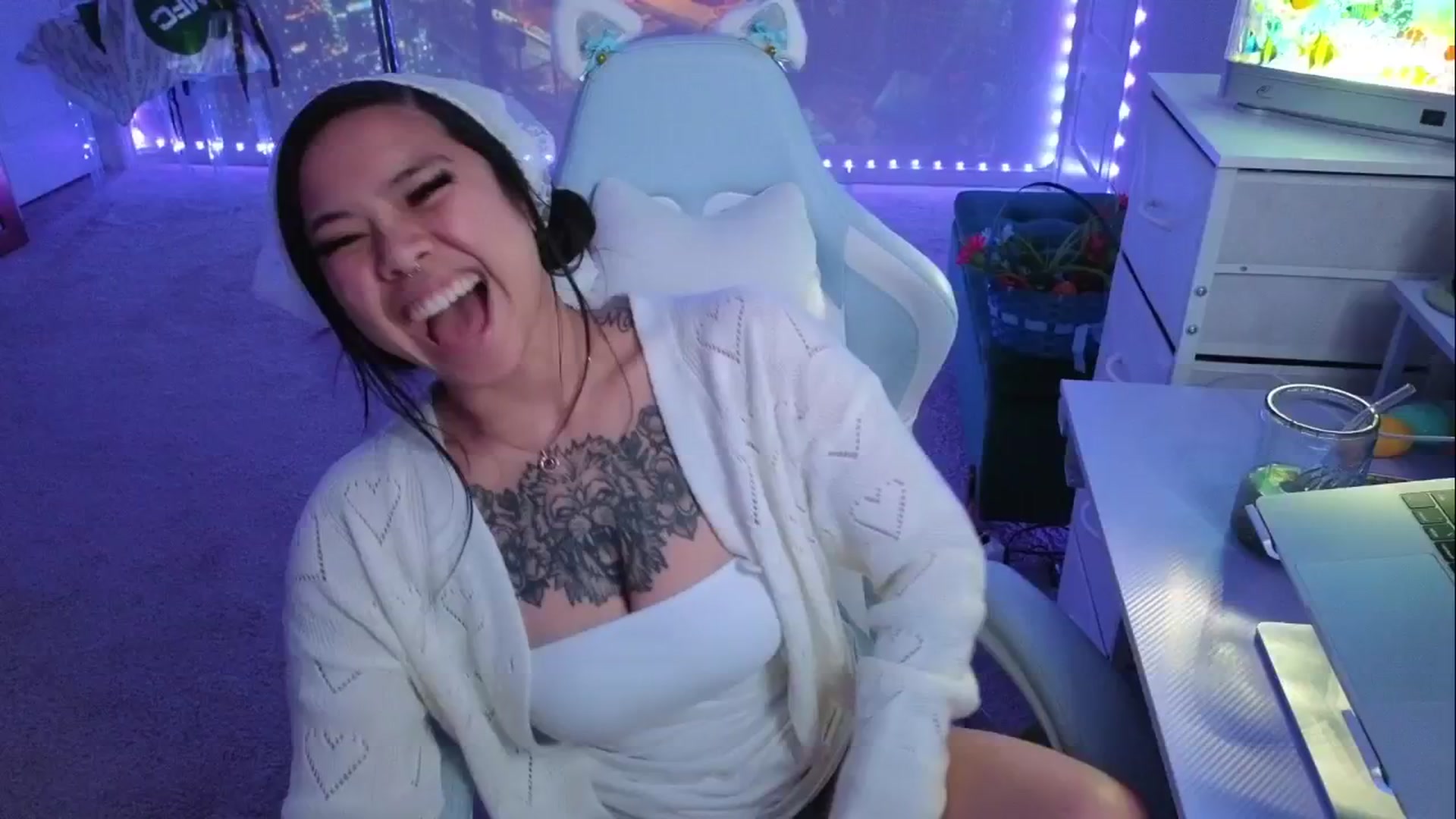Gallery image thumbnail from dolllface's myfreecams stream on, 04/11/2026, 11:47 image 2 of 20