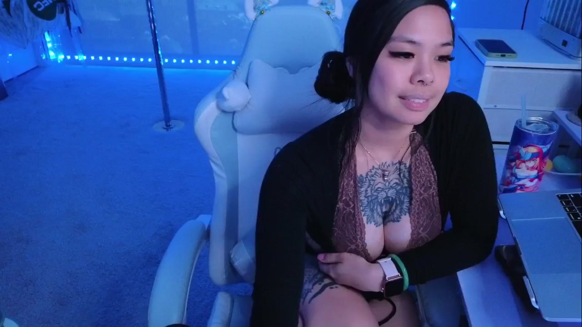 Gallery image thumbnail from dolllface's myfreecams stream on, 04/12/2026, 11:48 image 2 of 20