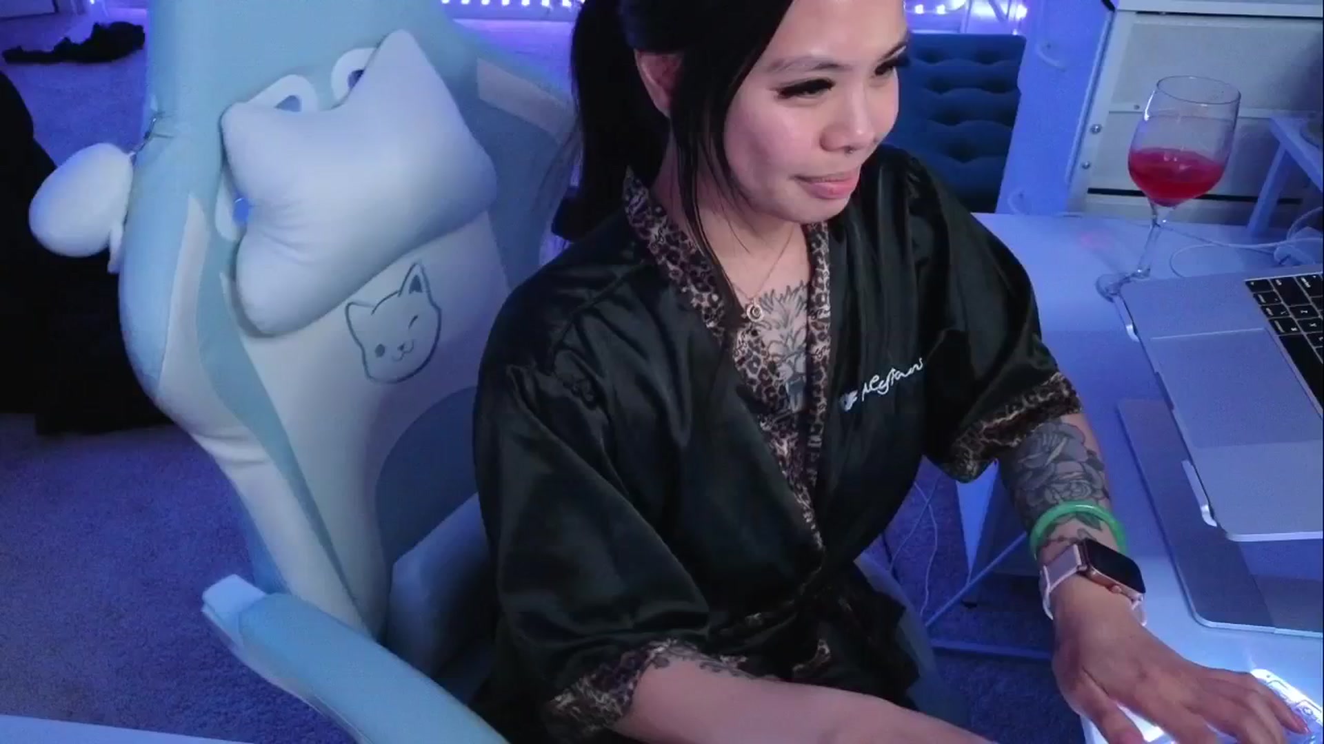 Gallery image thumbnail from dolllface's myfreecams stream on, 04/25/2026, 06:24 image 16 of 20