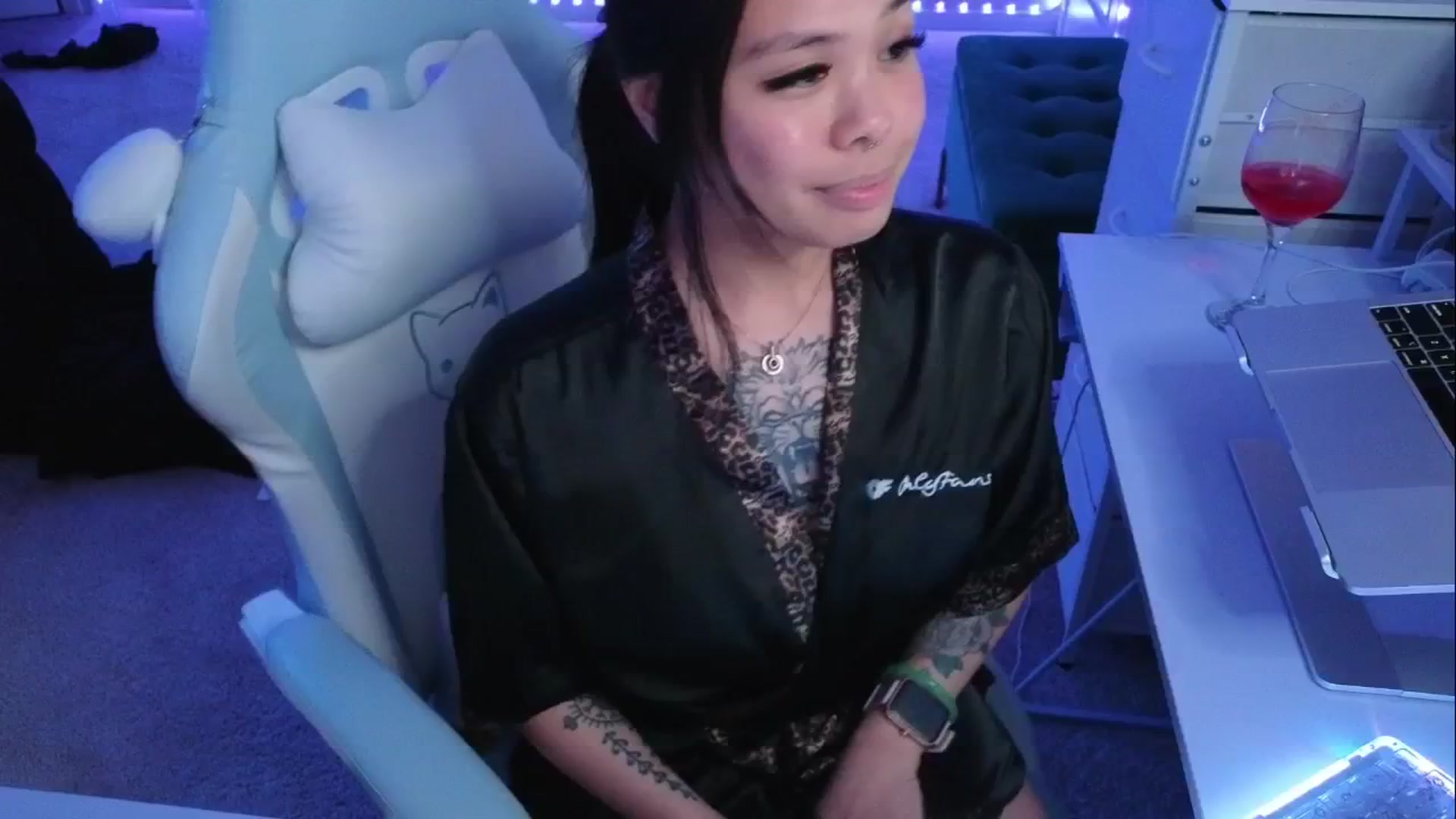 Gallery image thumbnail from dolllface's myfreecams stream on, 04/25/2026, 06:24 image 15 of 20