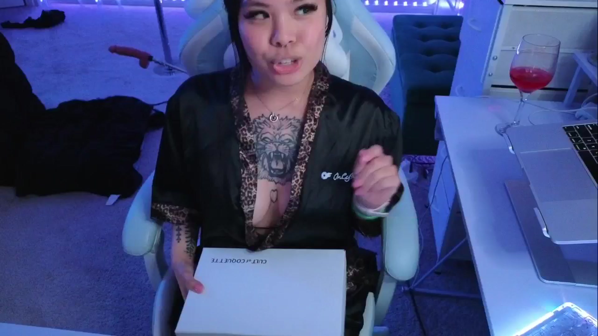Gallery image thumbnail from dolllface's myfreecams stream on, 04/25/2026, 06:24 image 14 of 20