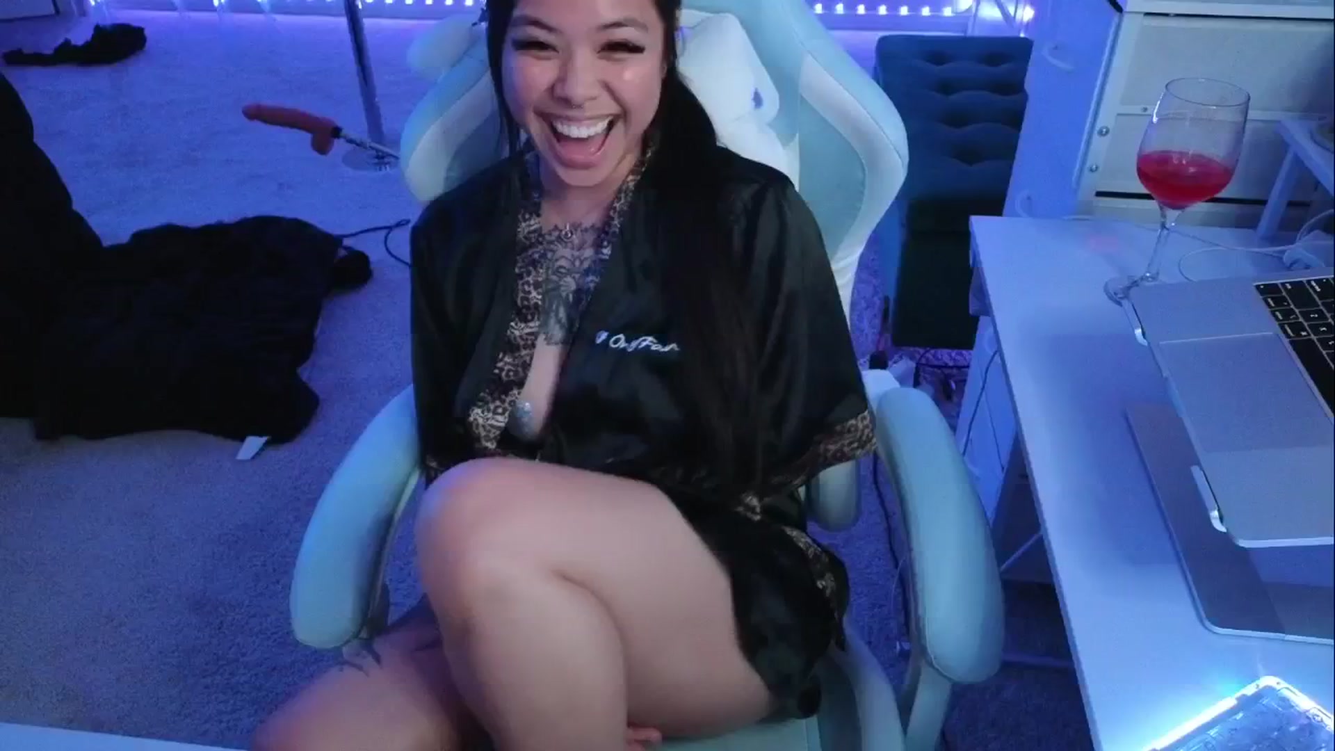 Gallery image thumbnail from dolllface's myfreecams stream on, 04/25/2026, 06:24 image 20 of 20