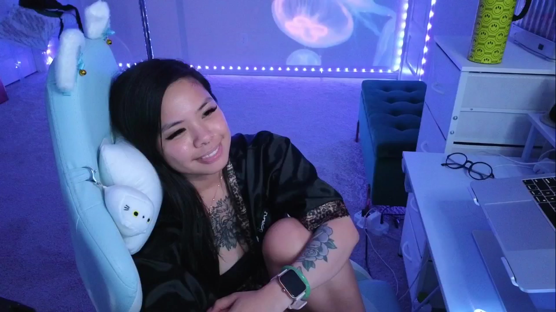 Gallery image thumbnail from dolllface's myfreecams stream on, 04/26/2026, 09:25 image 14 of 20