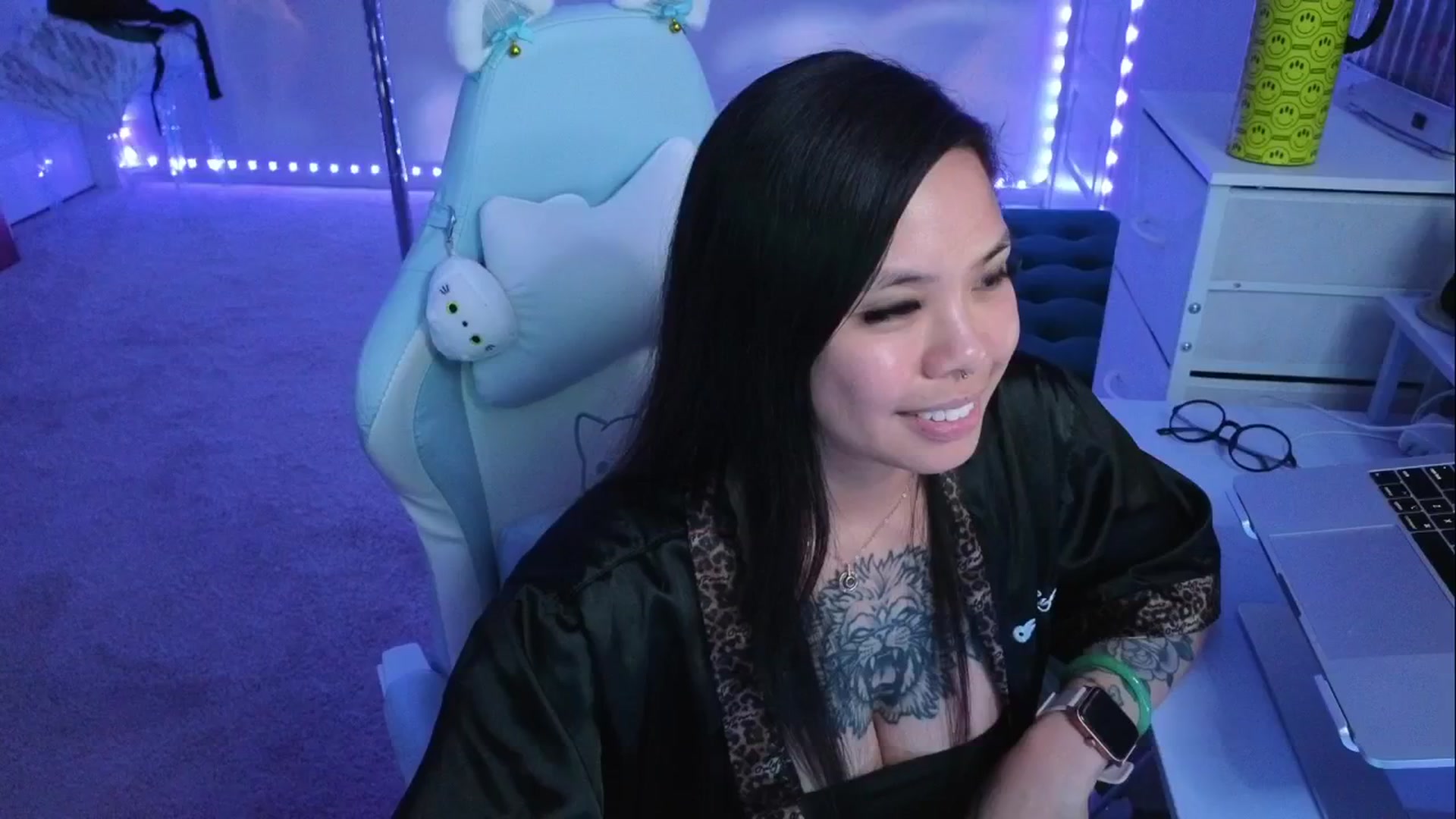Gallery image thumbnail from dolllface's myfreecams stream on, 04/26/2026, 09:25 image 18 of 20