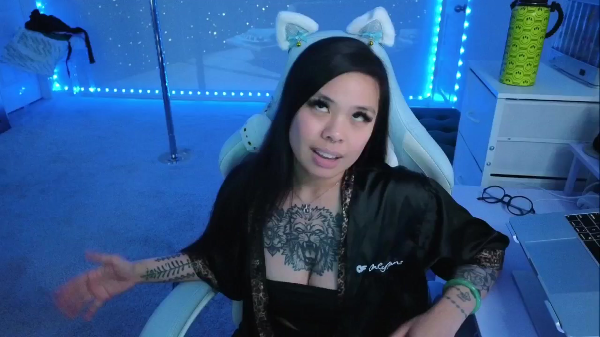 Gallery image thumbnail from dolllface's myfreecams stream on, 04/26/2026, 13:11 image 14 of 20