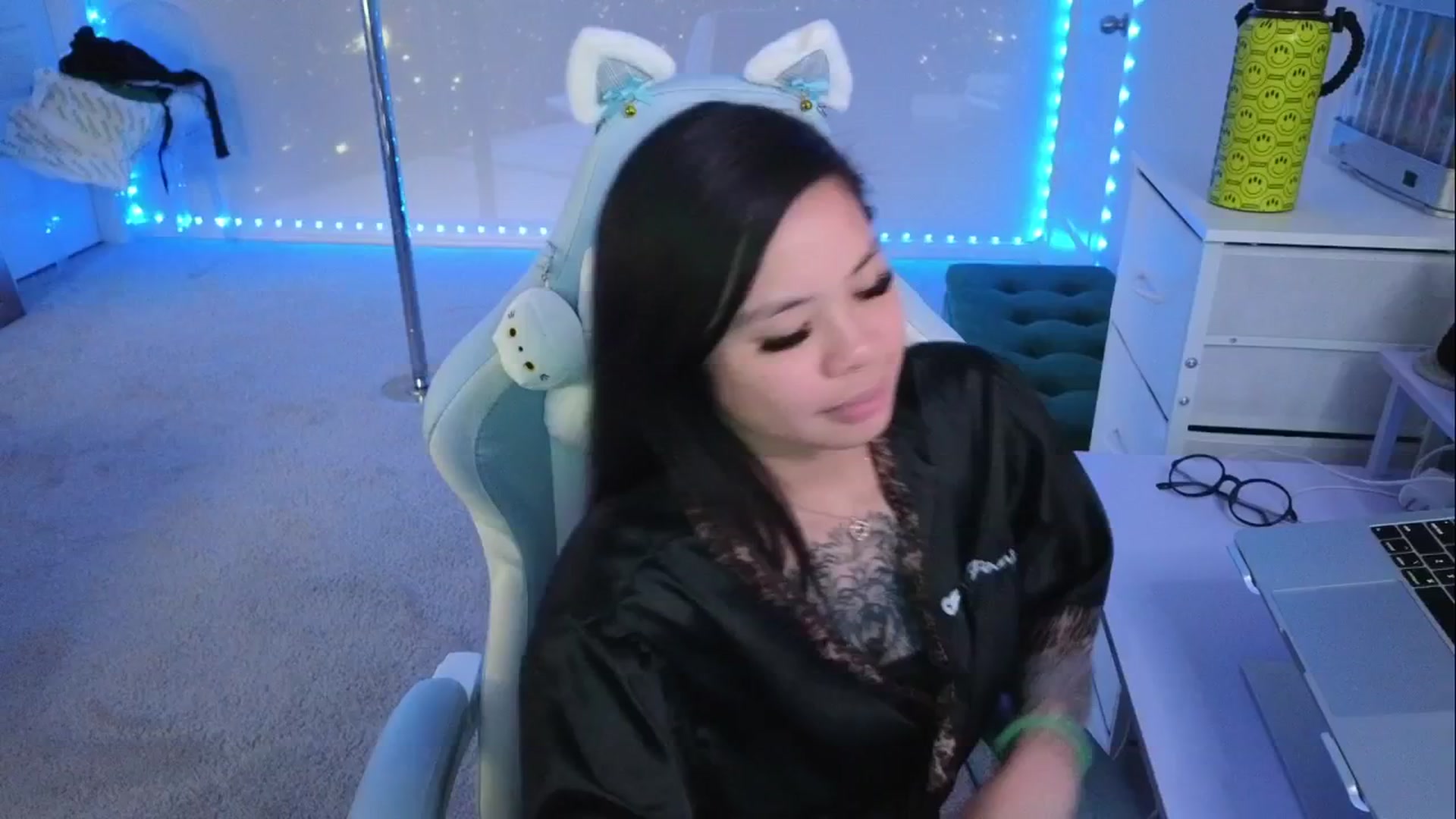 Gallery image thumbnail from dolllface's myfreecams stream on, 04/26/2026, 13:11 image 17 of 20