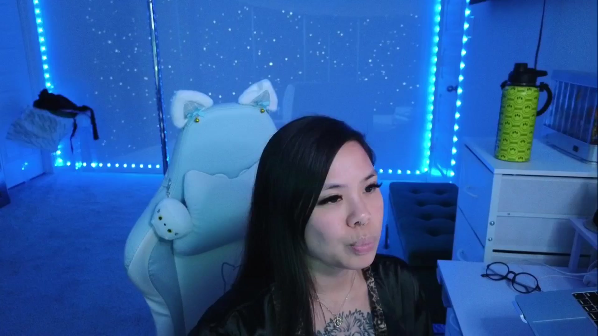 Gallery image thumbnail from dolllface's myfreecams stream on, 04/26/2026, 13:11 image 13 of 20