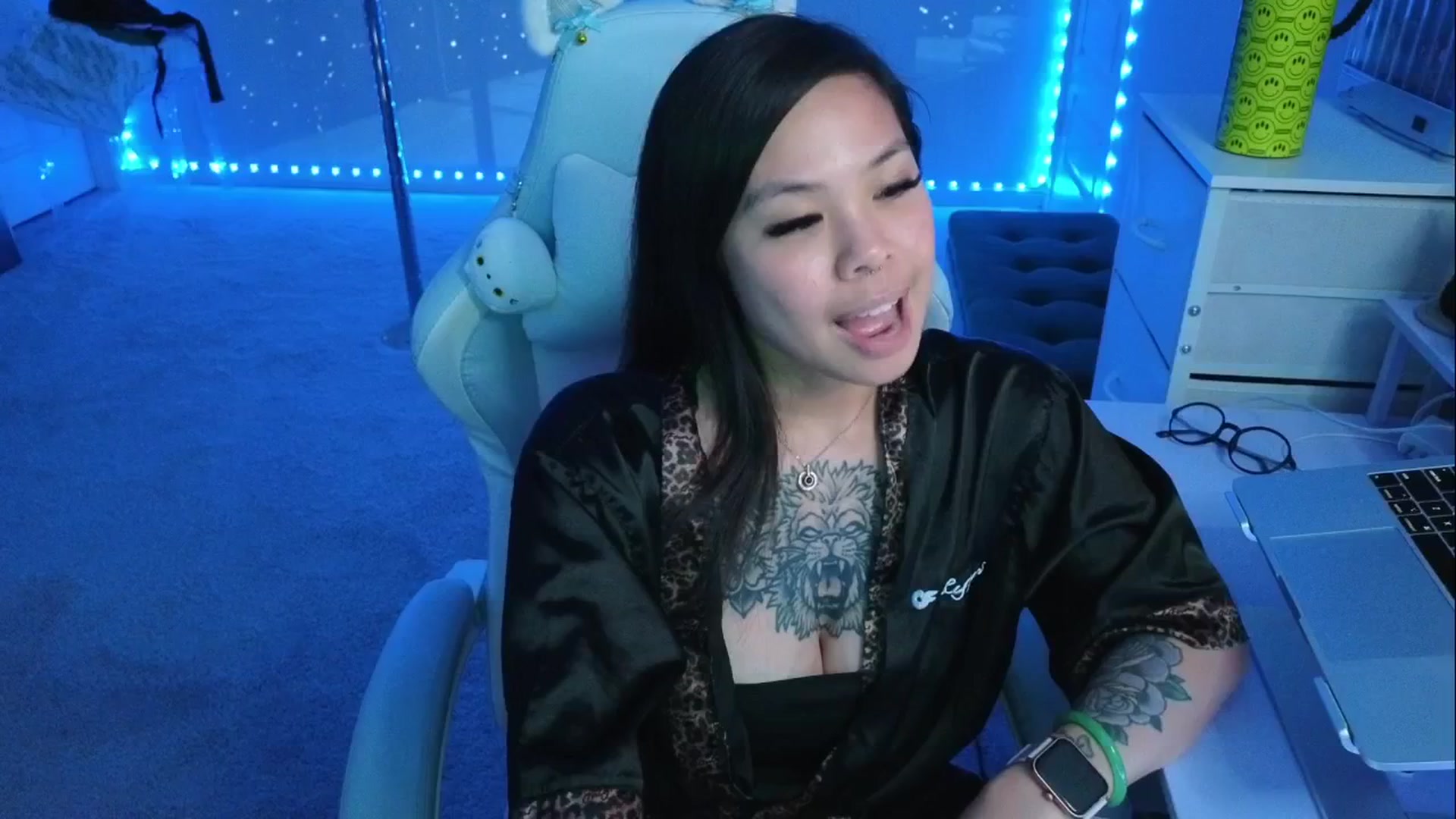 Gallery image thumbnail from dolllface's myfreecams stream on, 04/26/2026, 13:11 image 11 of 20