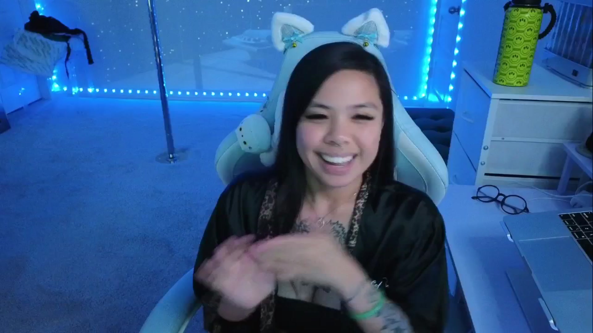 Gallery image thumbnail from dolllface's myfreecams stream on, 04/26/2026, 13:11 image 15 of 20