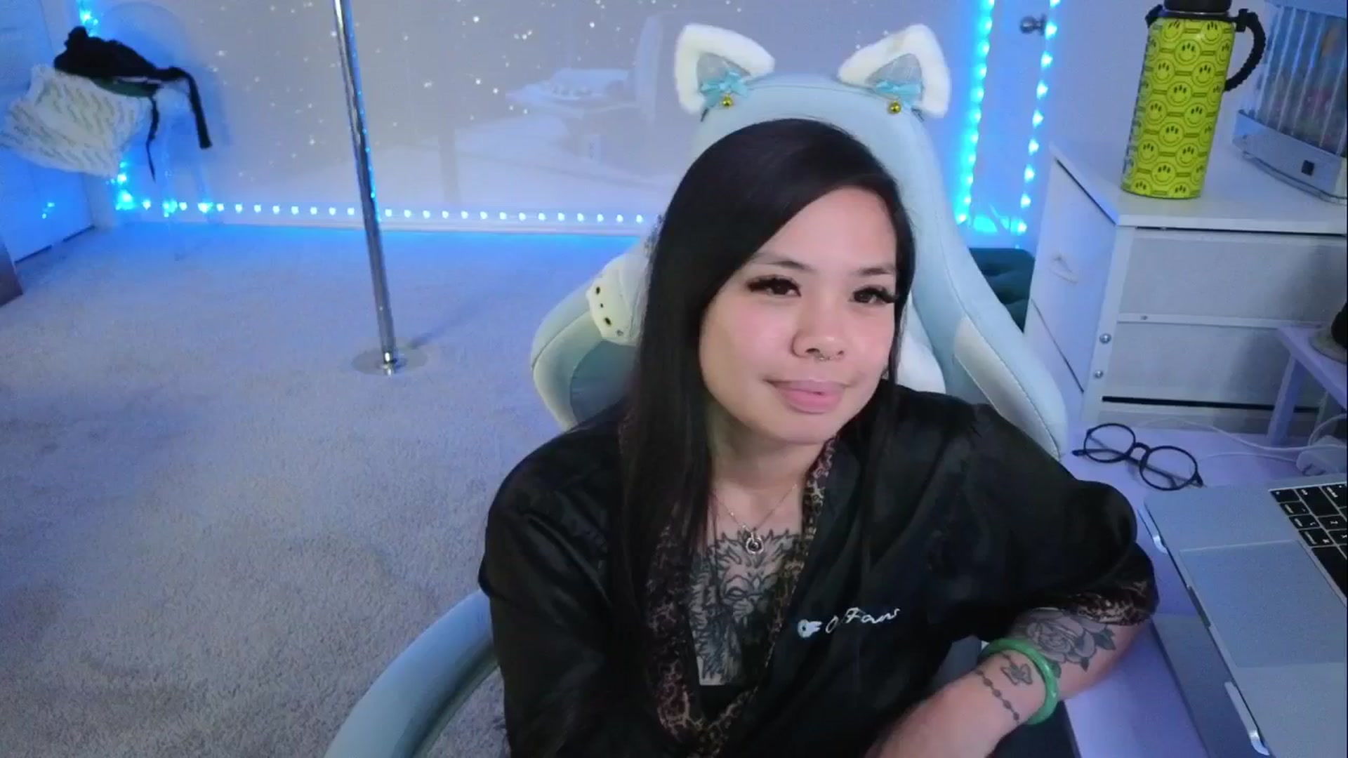 Gallery image thumbnail from dolllface's myfreecams stream on, 04/26/2026, 13:11 image 18 of 20