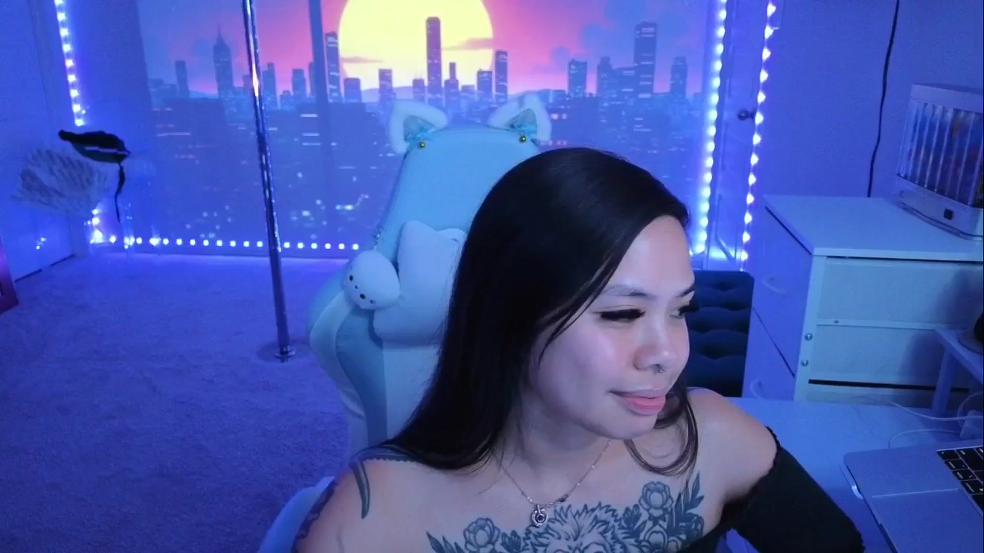 Gallery image thumbnail from dolllface's myfreecams stream on, 04/27/2026, 08:35 image 4 of 20