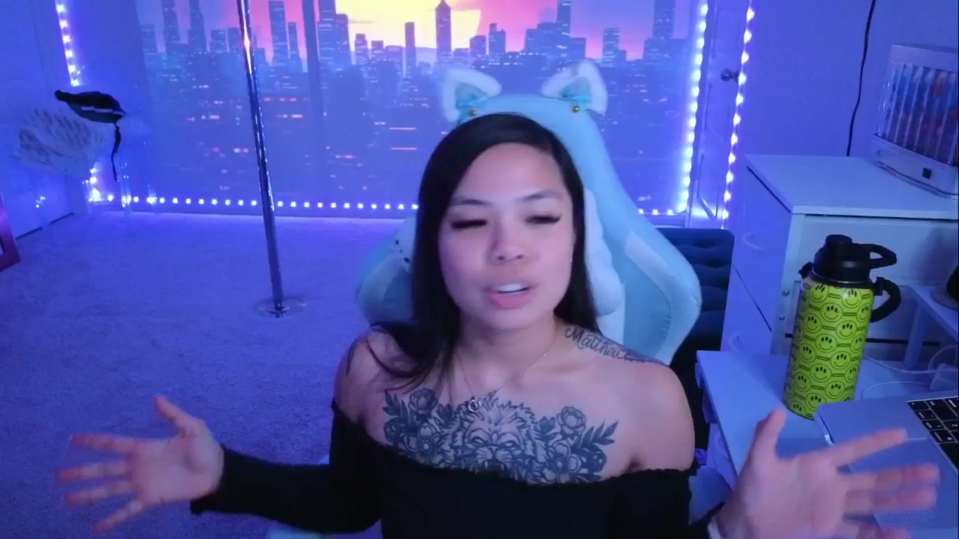 Gallery image thumbnail from dolllface's myfreecams stream on, 04/27/2026, 08:35 image 20 of 20