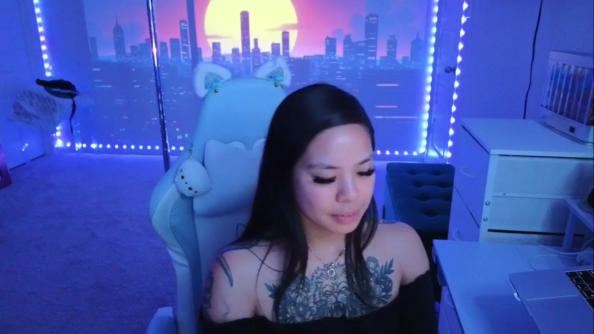 Gallery image thumbnail from dolllface's myfreecams stream on, 04/27/2026, 08:35 image 2 of 20
