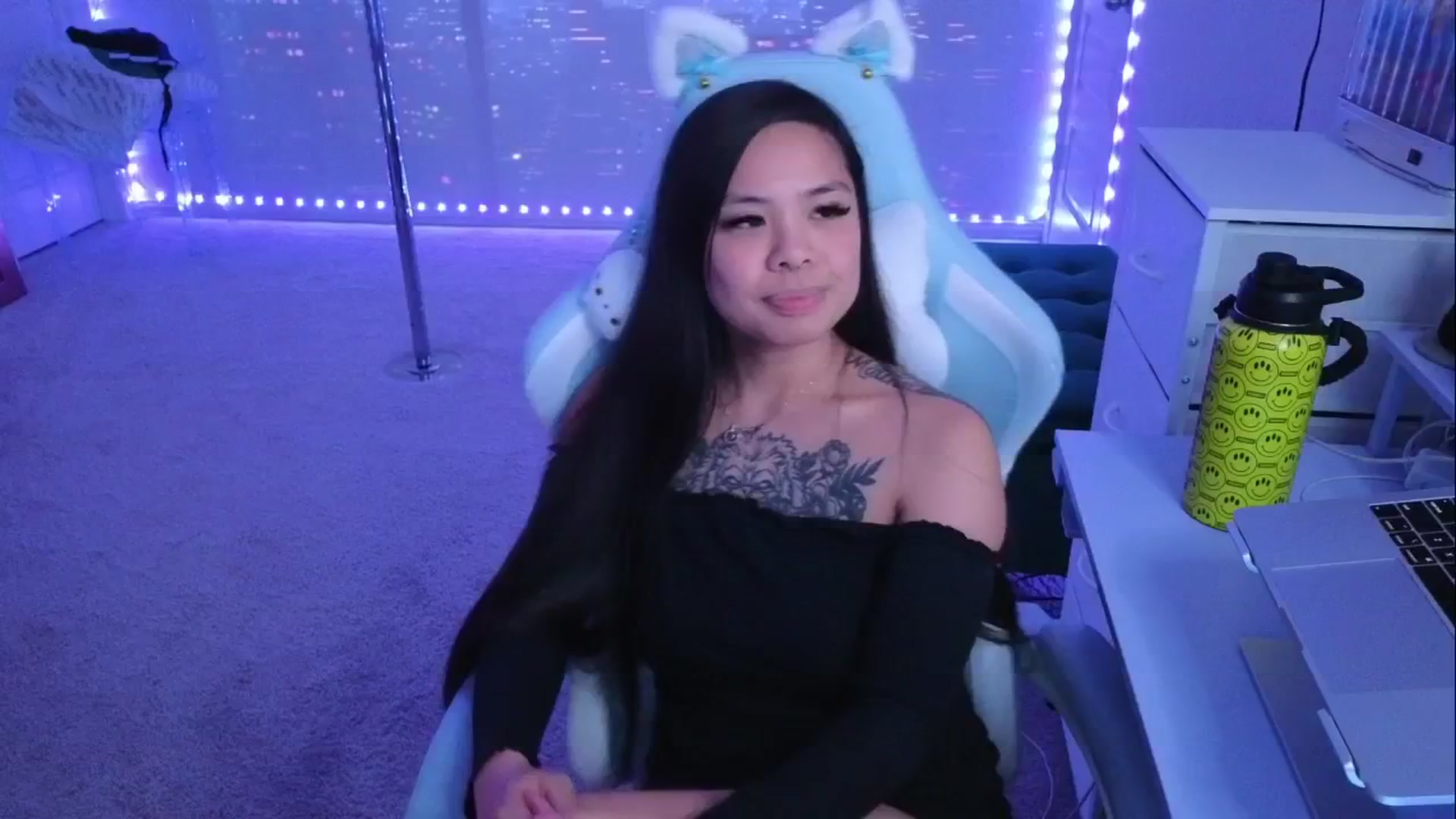 Gallery image thumbnail from dolllface's myfreecams stream on, 04/27/2026, 08:35 image 10 of 20