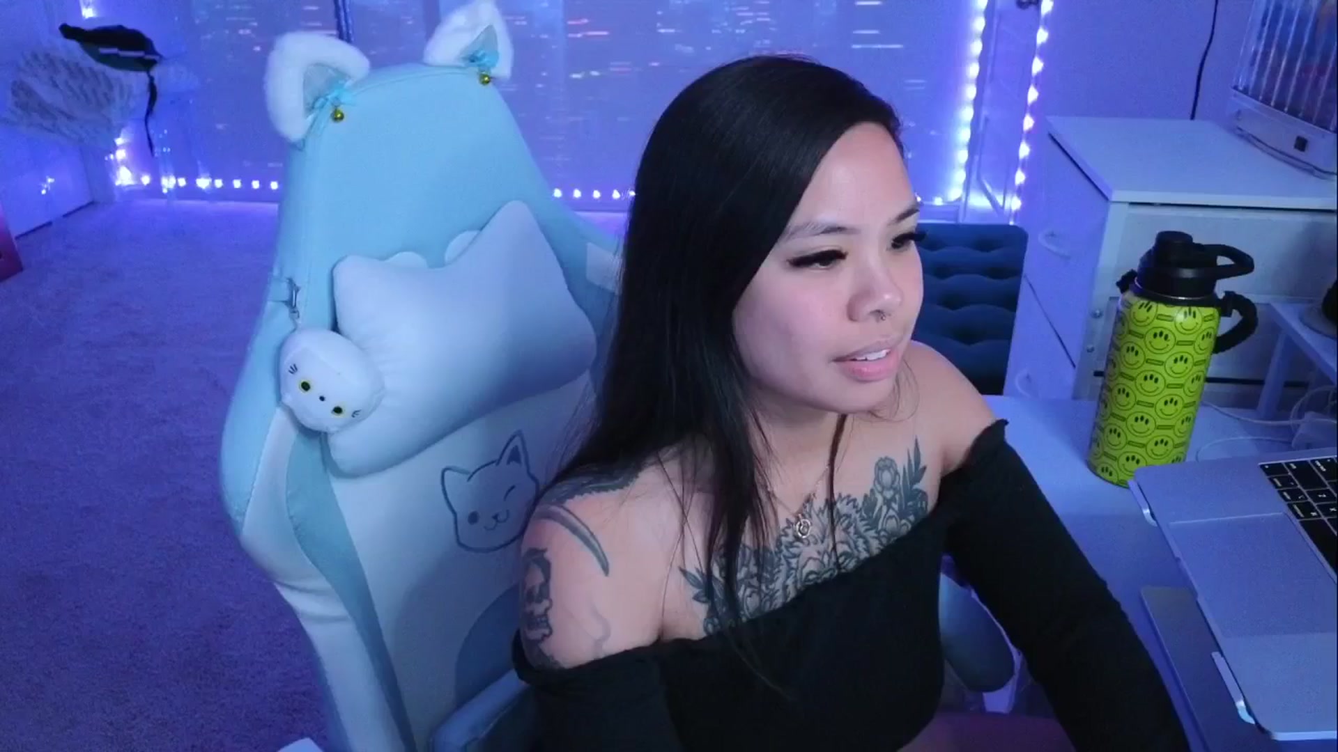 Gallery image thumbnail from dolllface's myfreecams stream on, 04/27/2026, 08:35 image 8 of 20