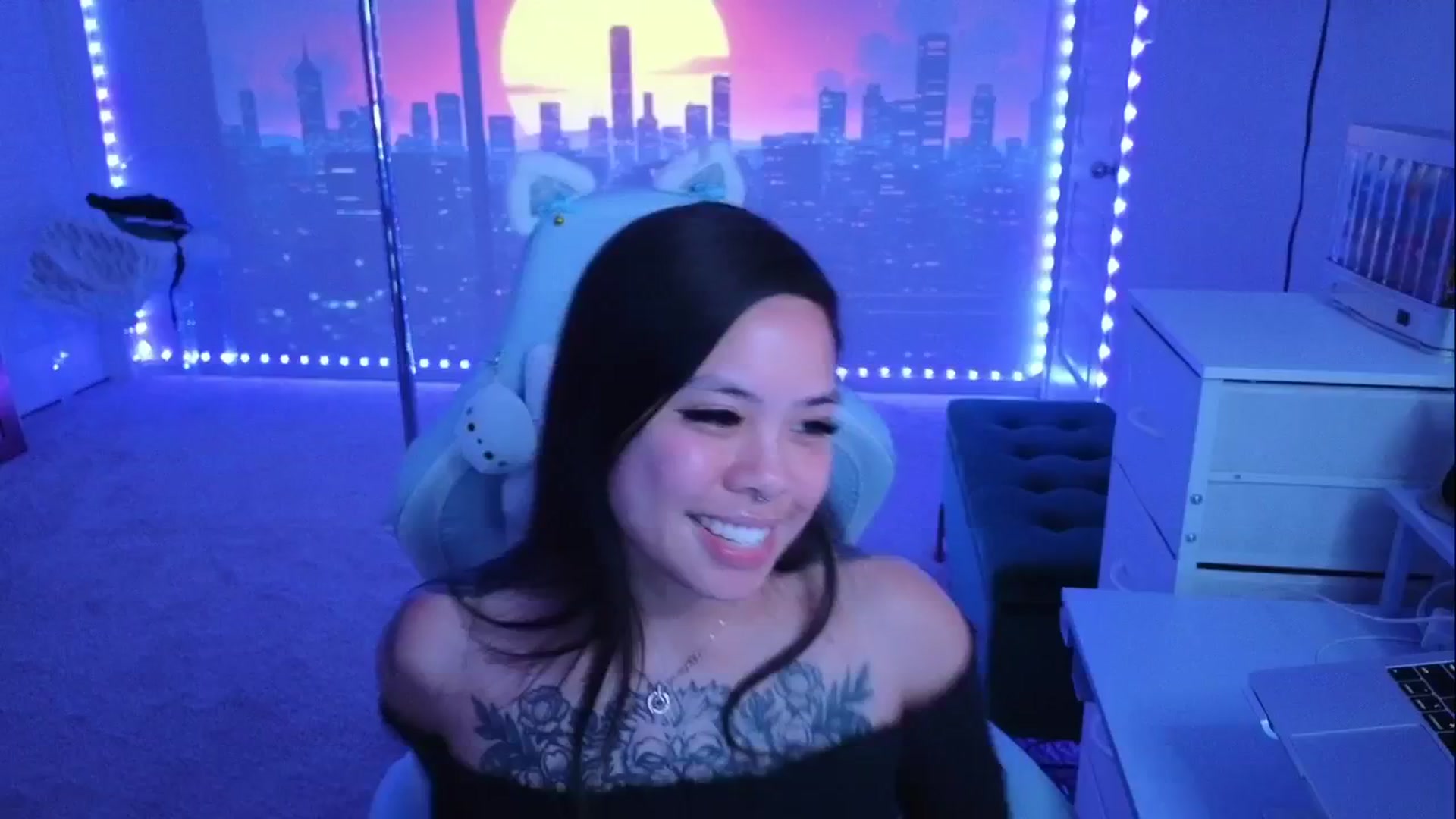 Gallery image thumbnail from dolllface's myfreecams stream on, 04/27/2026, 08:35 image 3 of 20