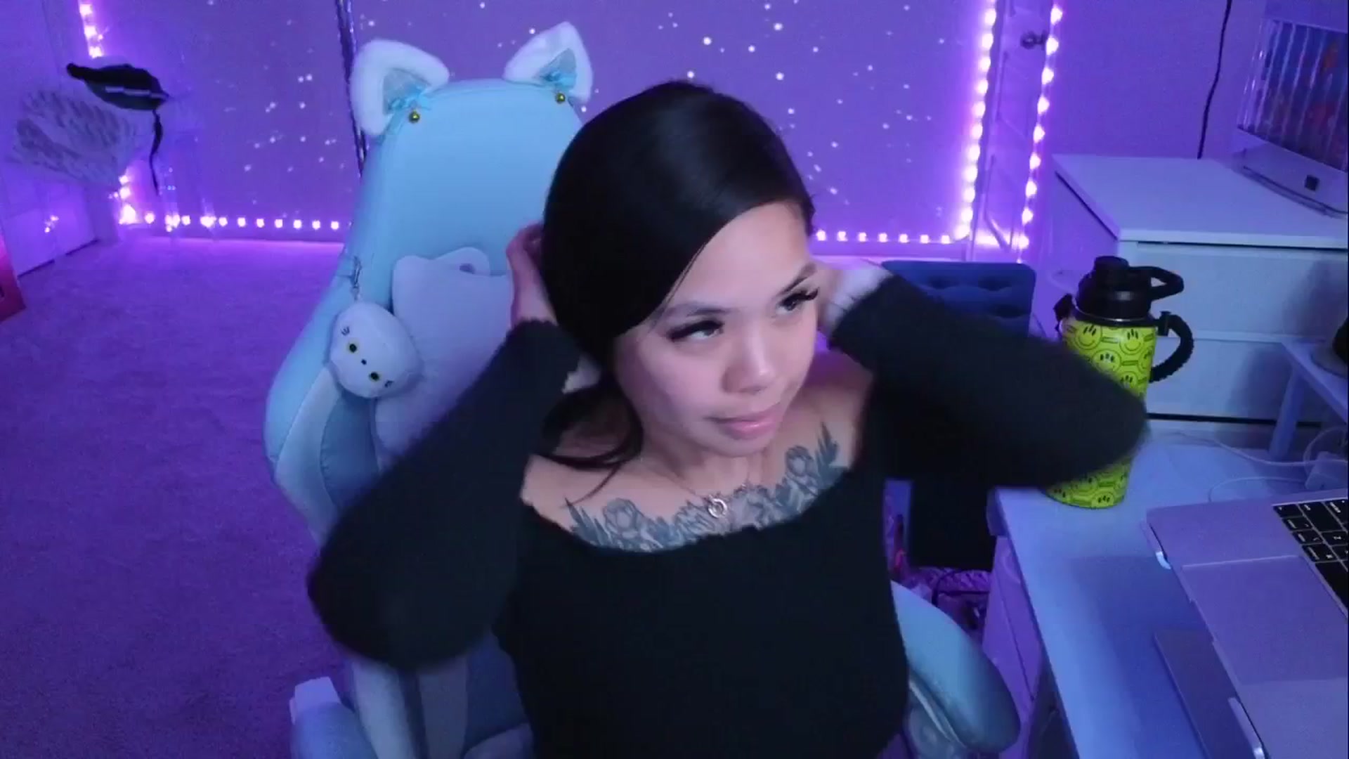 Gallery image thumbnail from dolllface's myfreecams stream on, 04/27/2026, 11:40 image 14 of 20