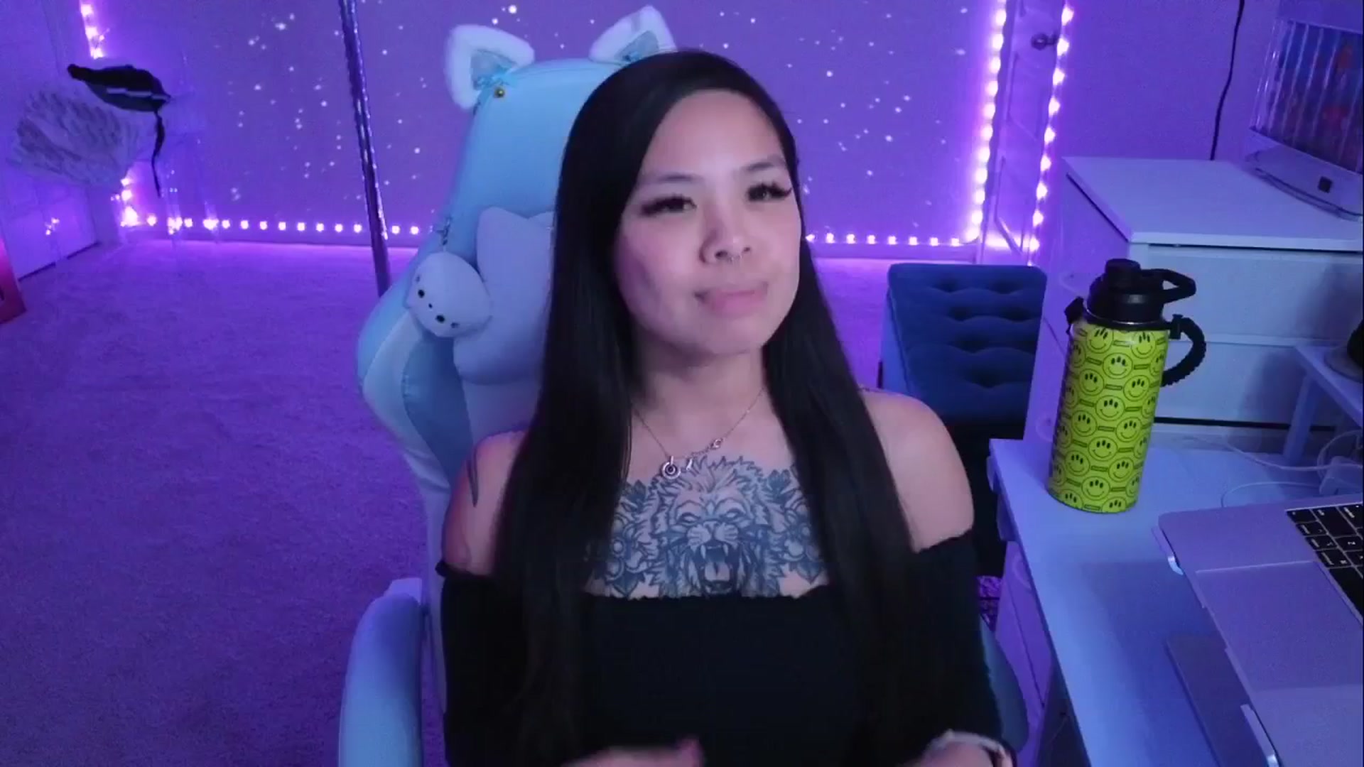 Gallery image thumbnail from dolllface's myfreecams stream on, 04/27/2026, 11:40 image 16 of 20