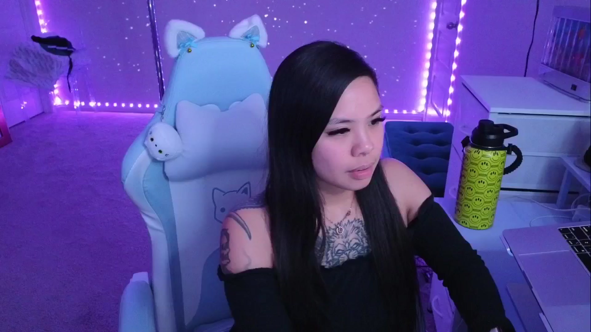 Gallery image thumbnail from dolllface's myfreecams stream on, 04/27/2026, 11:40 image 19 of 20