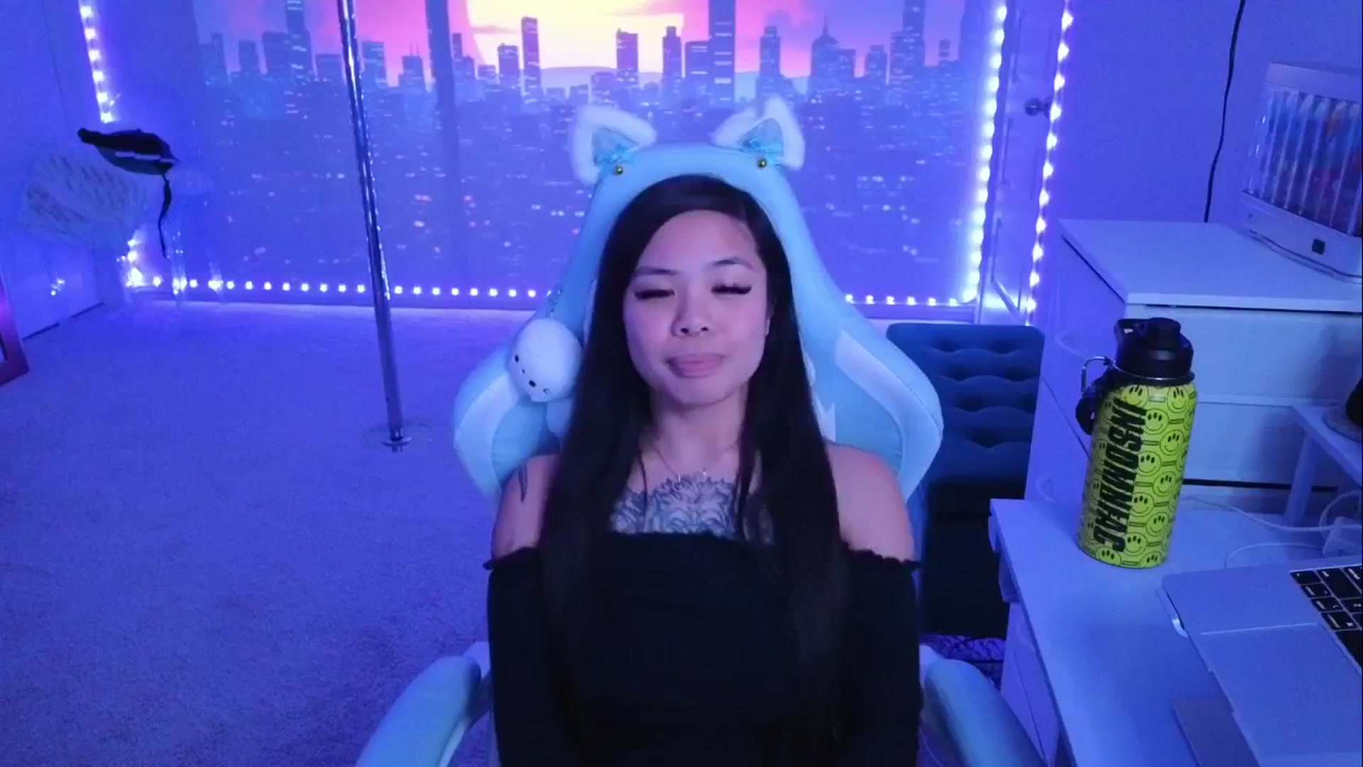 Gallery image thumbnail from dolllface's myfreecams stream on, 04/27/2026, 11:40 image 3 of 20