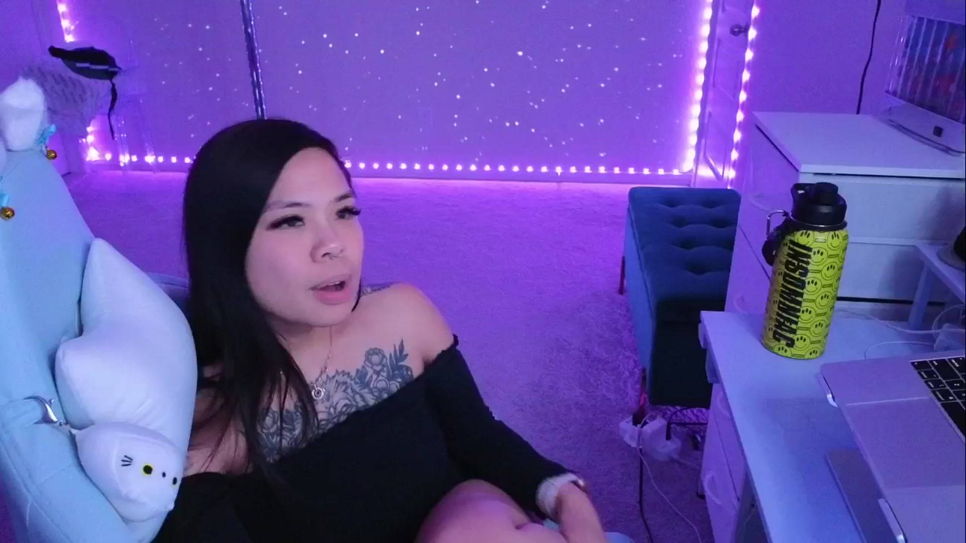 Gallery image thumbnail from dolllface's myfreecams stream on, 04/27/2026, 11:40 image 7 of 20