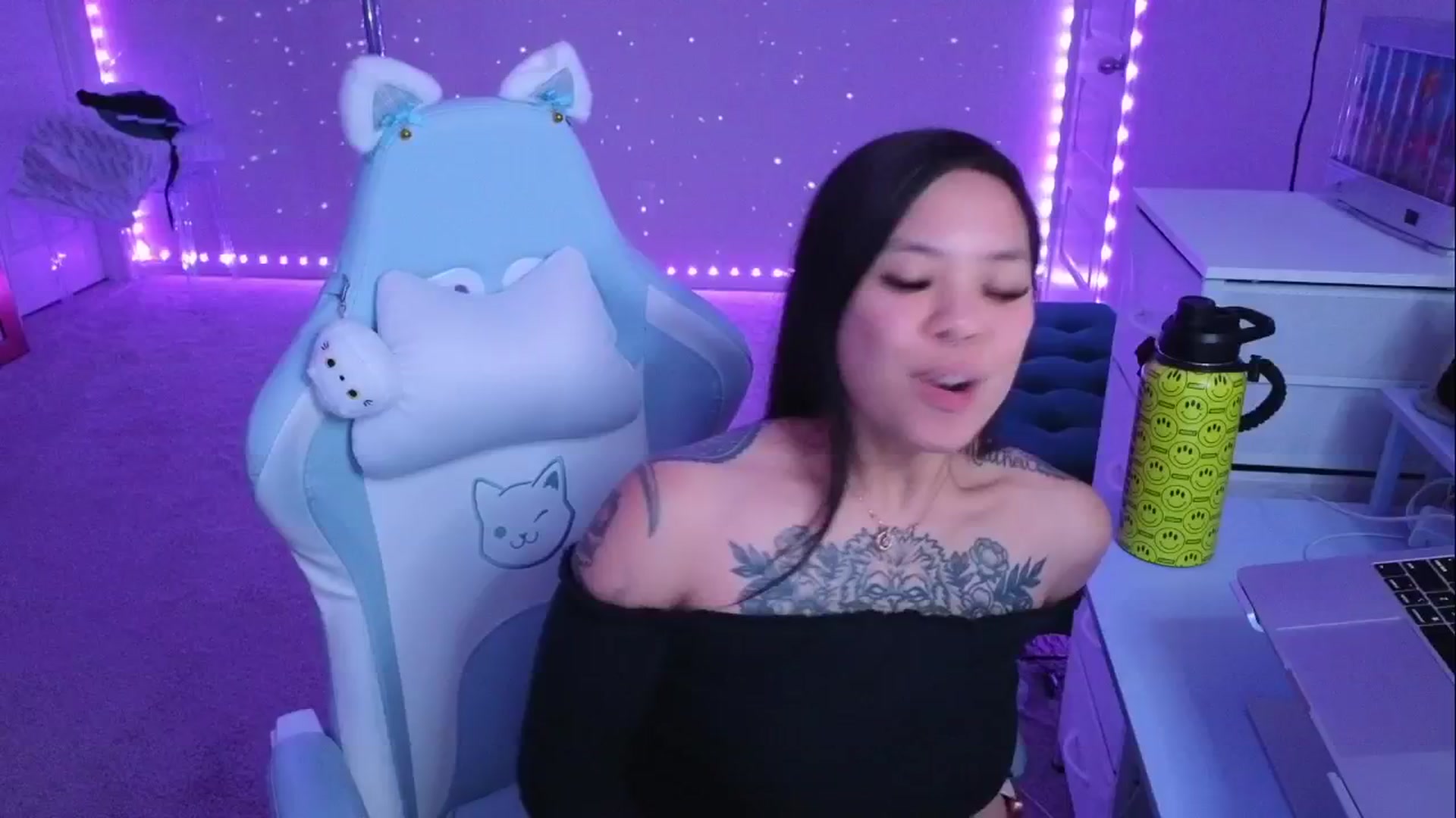 Gallery image thumbnail from dolllface's myfreecams stream on, 04/27/2026, 11:40 image 20 of 20
