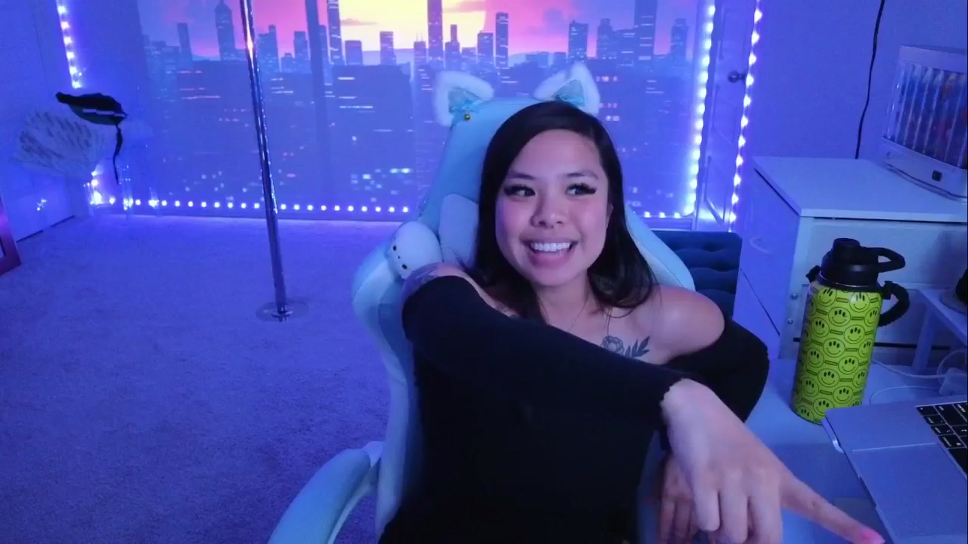 Gallery image thumbnail from dolllface's myfreecams stream on, 04/27/2026, 11:40 image 1 of 20