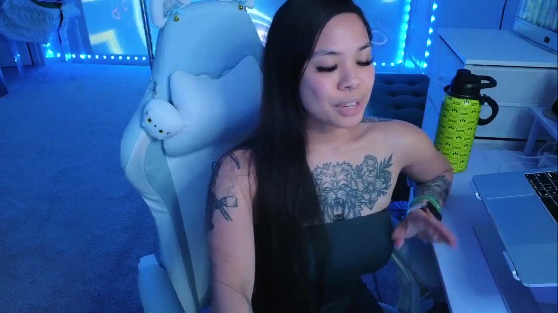 Gallery image thumbnail from dolllface's myfreecams stream on, 04/28/2026, 08:13 image 12 of 20