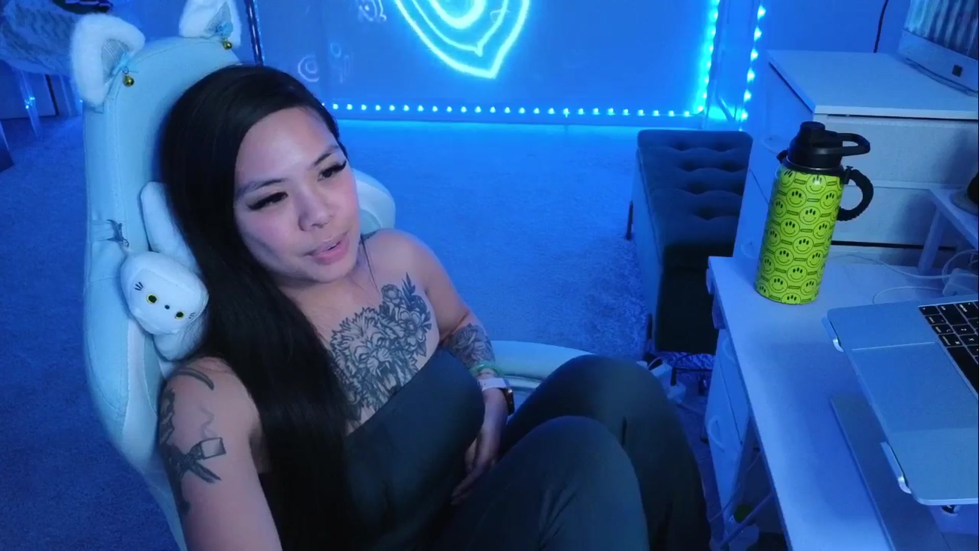Gallery image thumbnail from dolllface's myfreecams stream on, 04/28/2026, 08:13 image 5 of 20