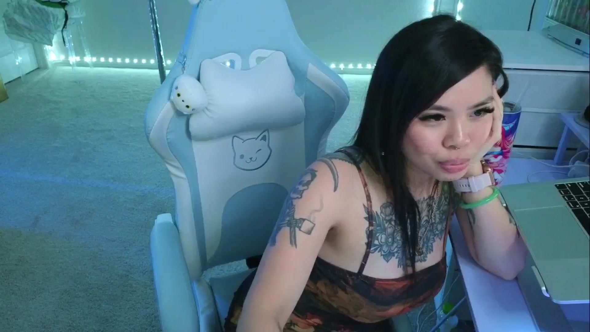 Gallery image thumbnail from dolllface's myfreecams stream on, 04/29/2026, 06:40 image 16 of 20
