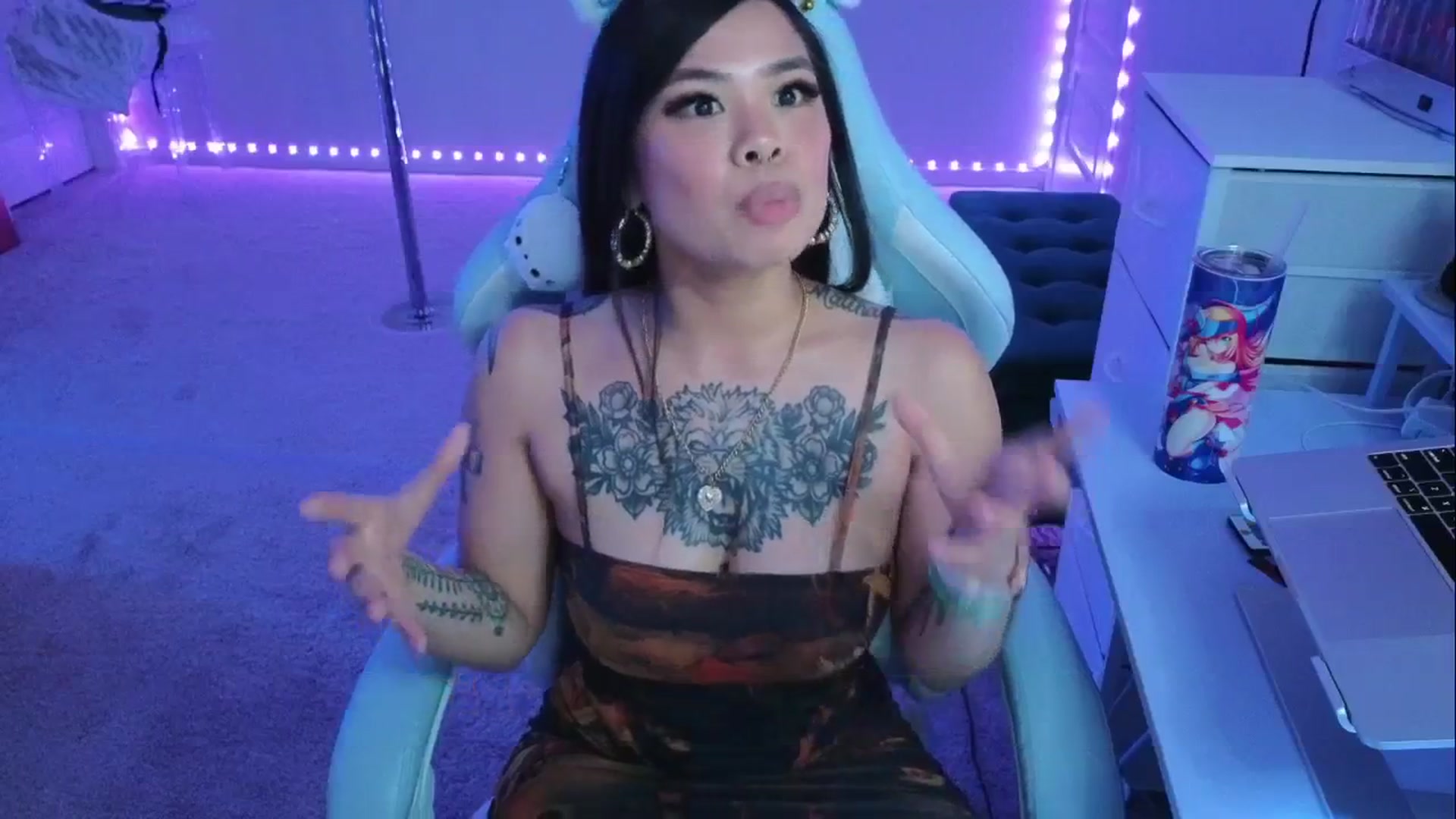 Gallery image thumbnail from dolllface's myfreecams stream on, 04/29/2026, 06:40 image 19 of 20