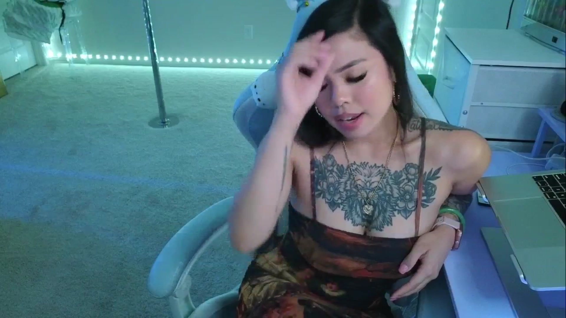 Gallery image thumbnail from dolllface's myfreecams stream on, 04/29/2026, 06:40 image 4 of 20