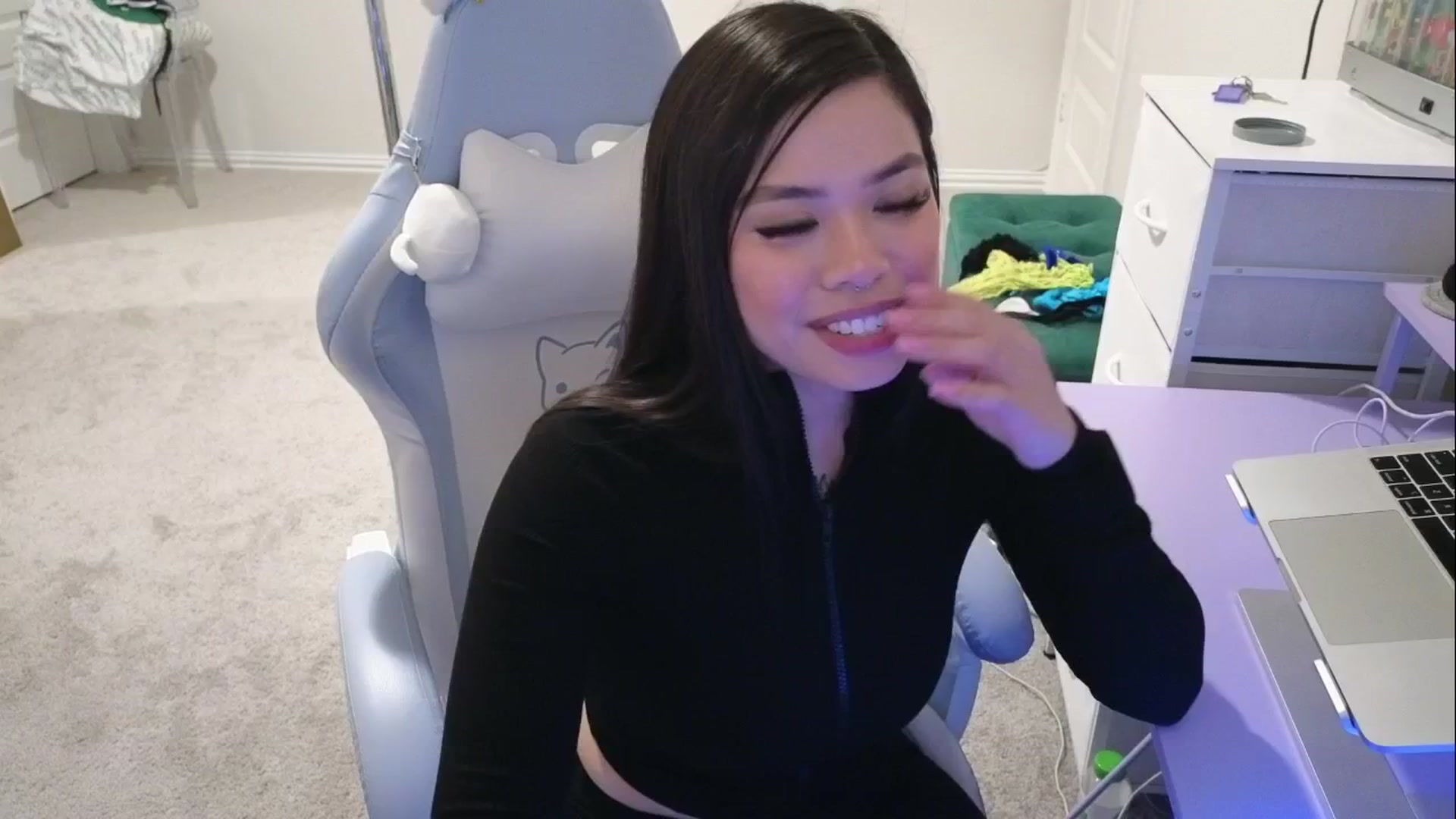 Gallery image thumbnail from dolllface's myfreecams stream on, 04/30/2026, 10:57 image 18 of 20