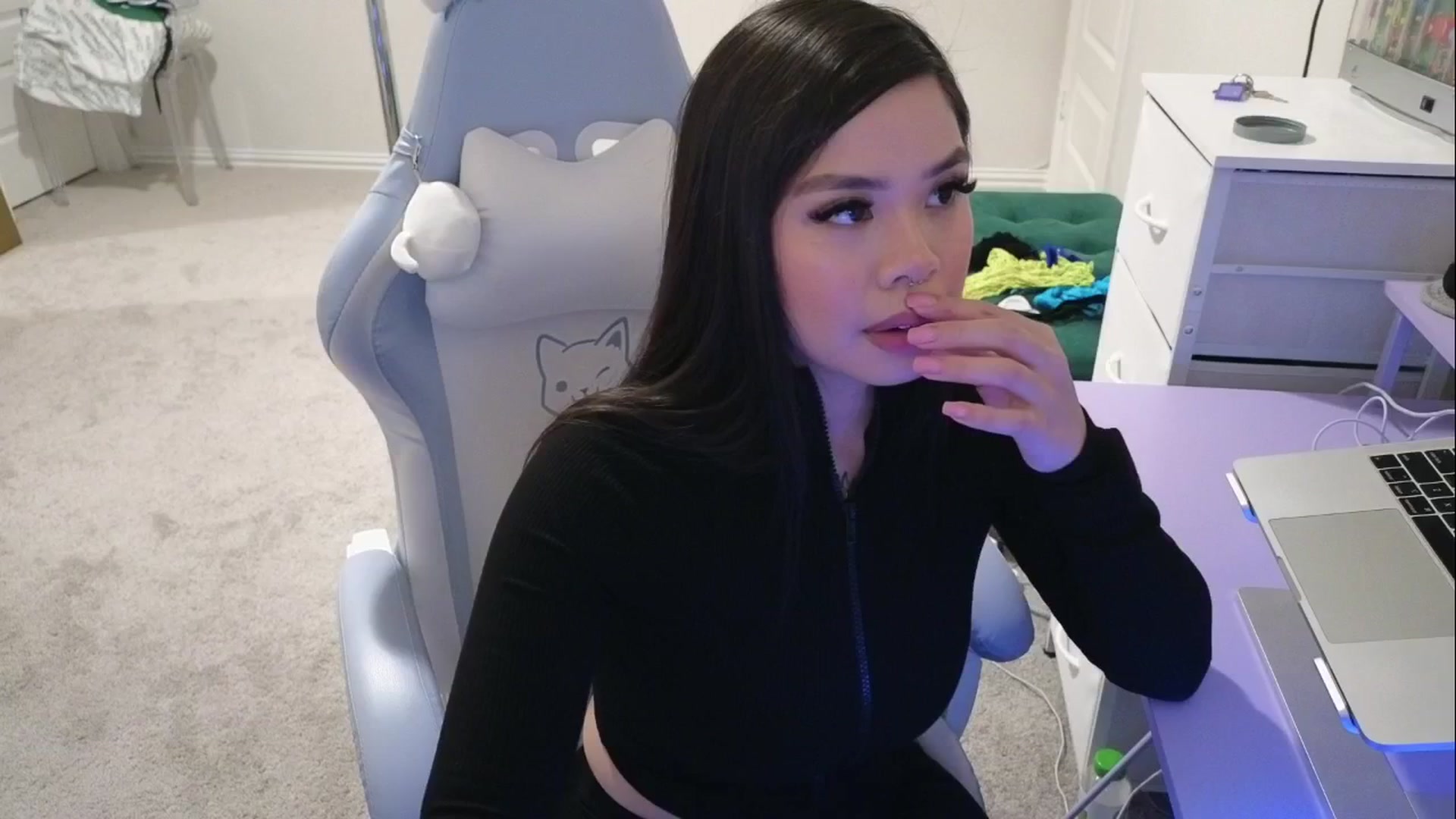 Gallery image thumbnail from dolllface's myfreecams stream on, 04/30/2026, 10:57 image 19 of 20