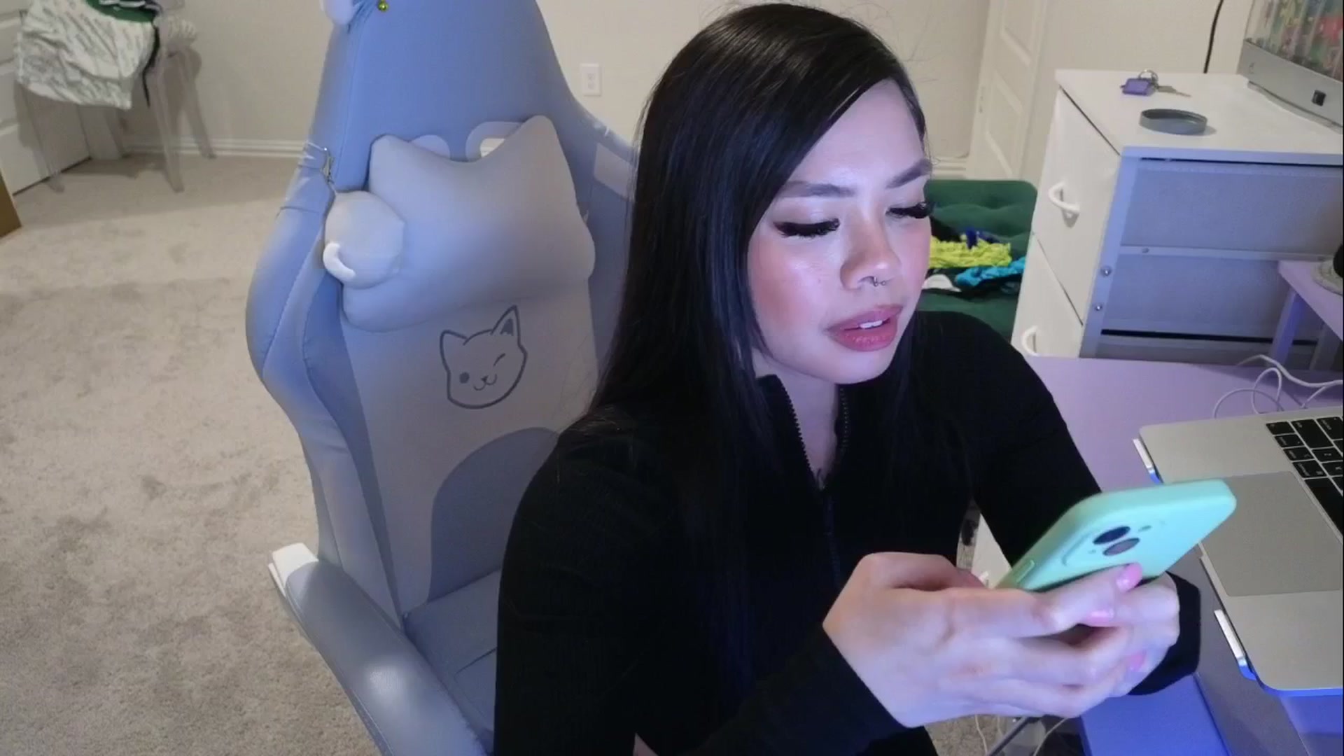 Gallery image thumbnail from dolllface's myfreecams stream on, 04/30/2026, 10:57 image 1 of 20