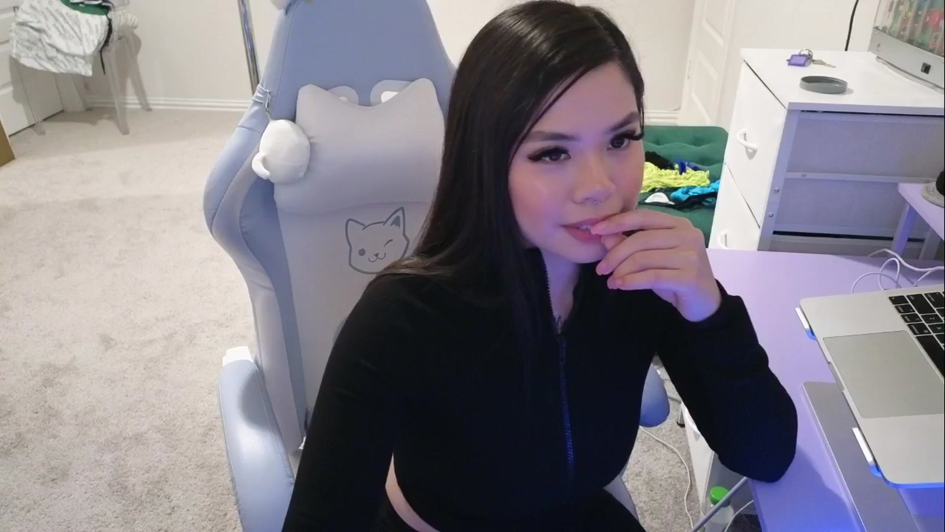 Gallery image thumbnail from dolllface's myfreecams stream on, 04/30/2026, 10:57 image 17 of 20
