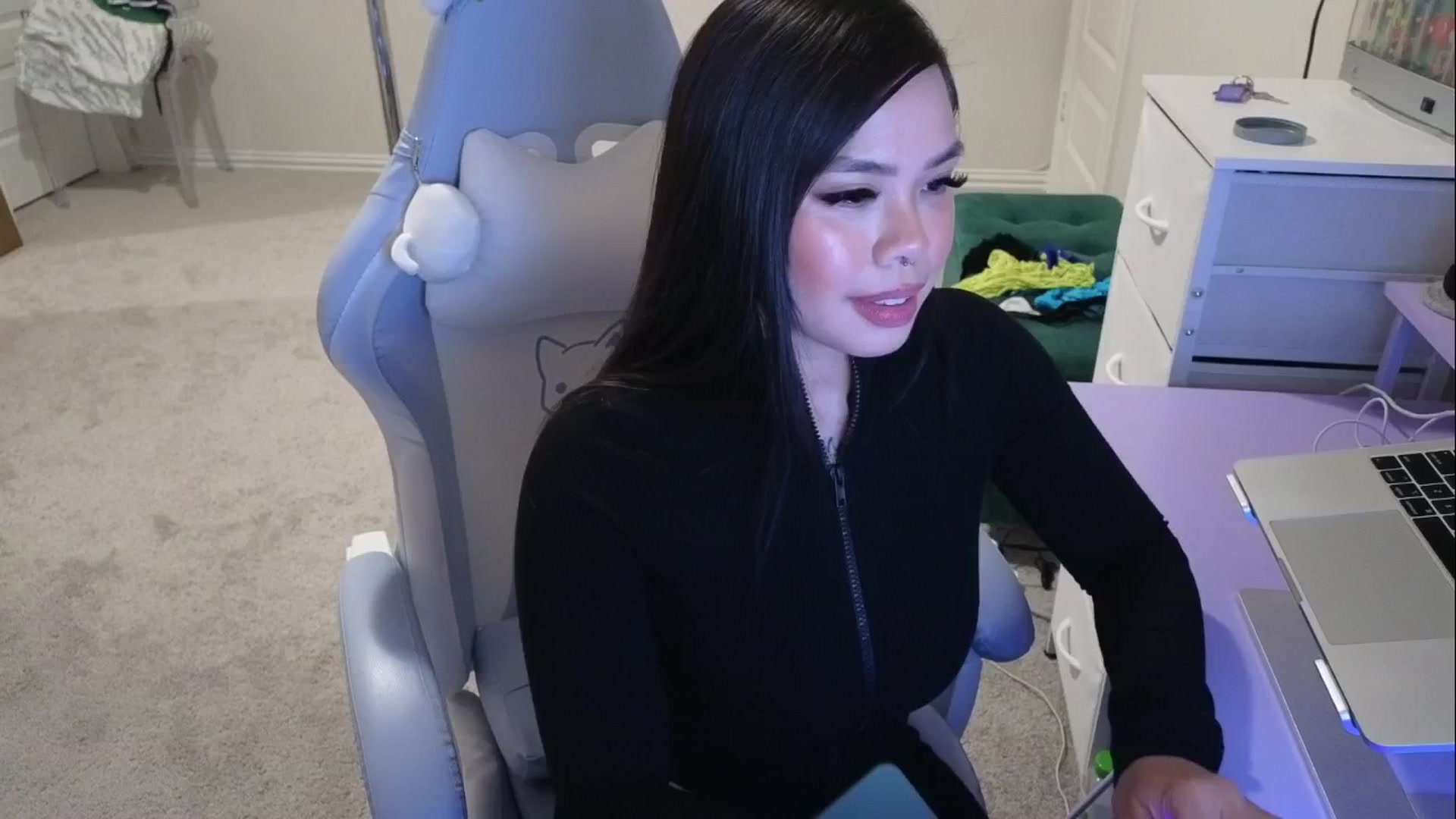 Gallery image thumbnail from dolllface's myfreecams stream on, 04/30/2026, 10:57 image 10 of 20