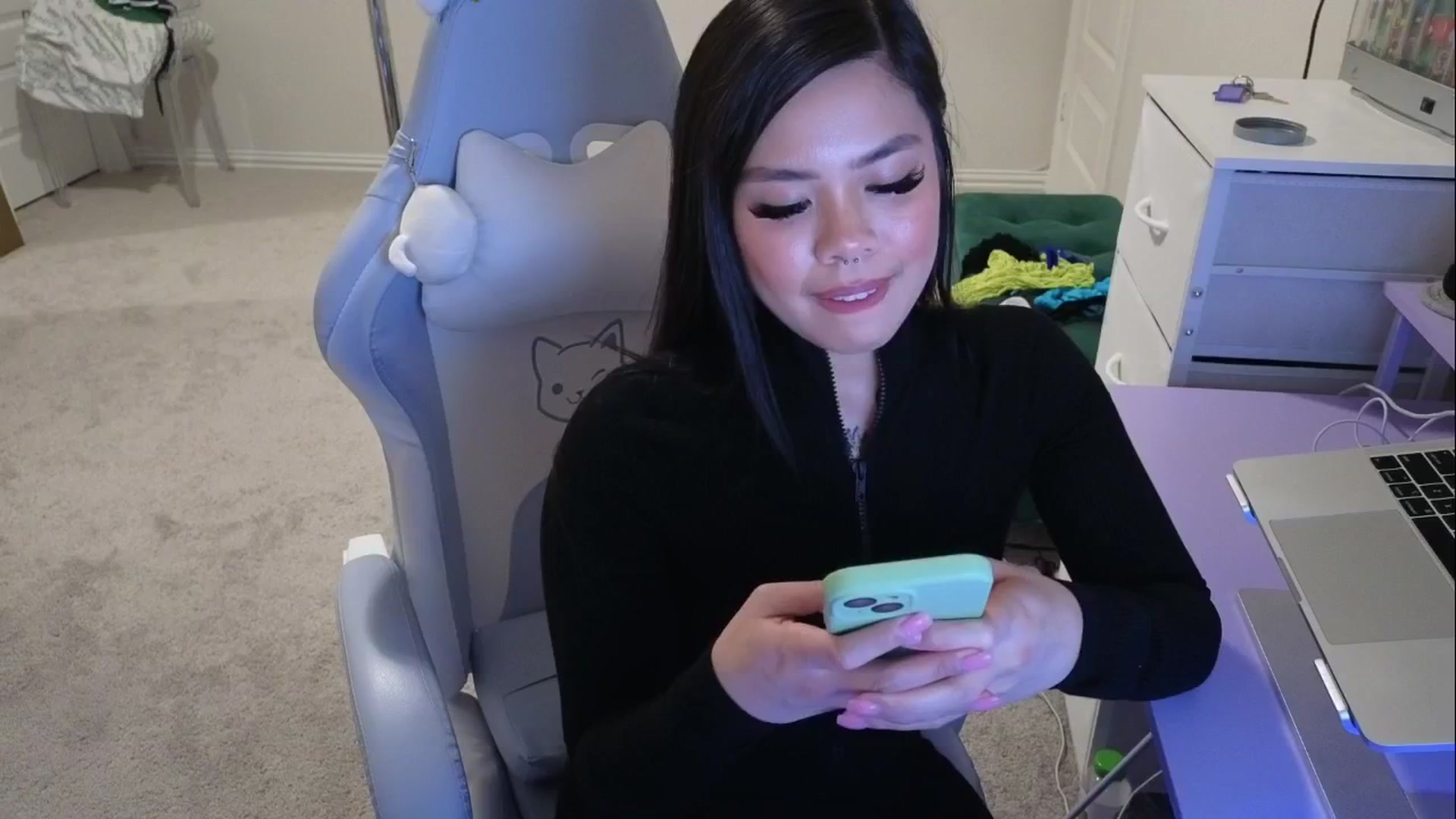 Gallery image thumbnail from dolllface's myfreecams stream on, 04/30/2026, 10:57 image 6 of 20