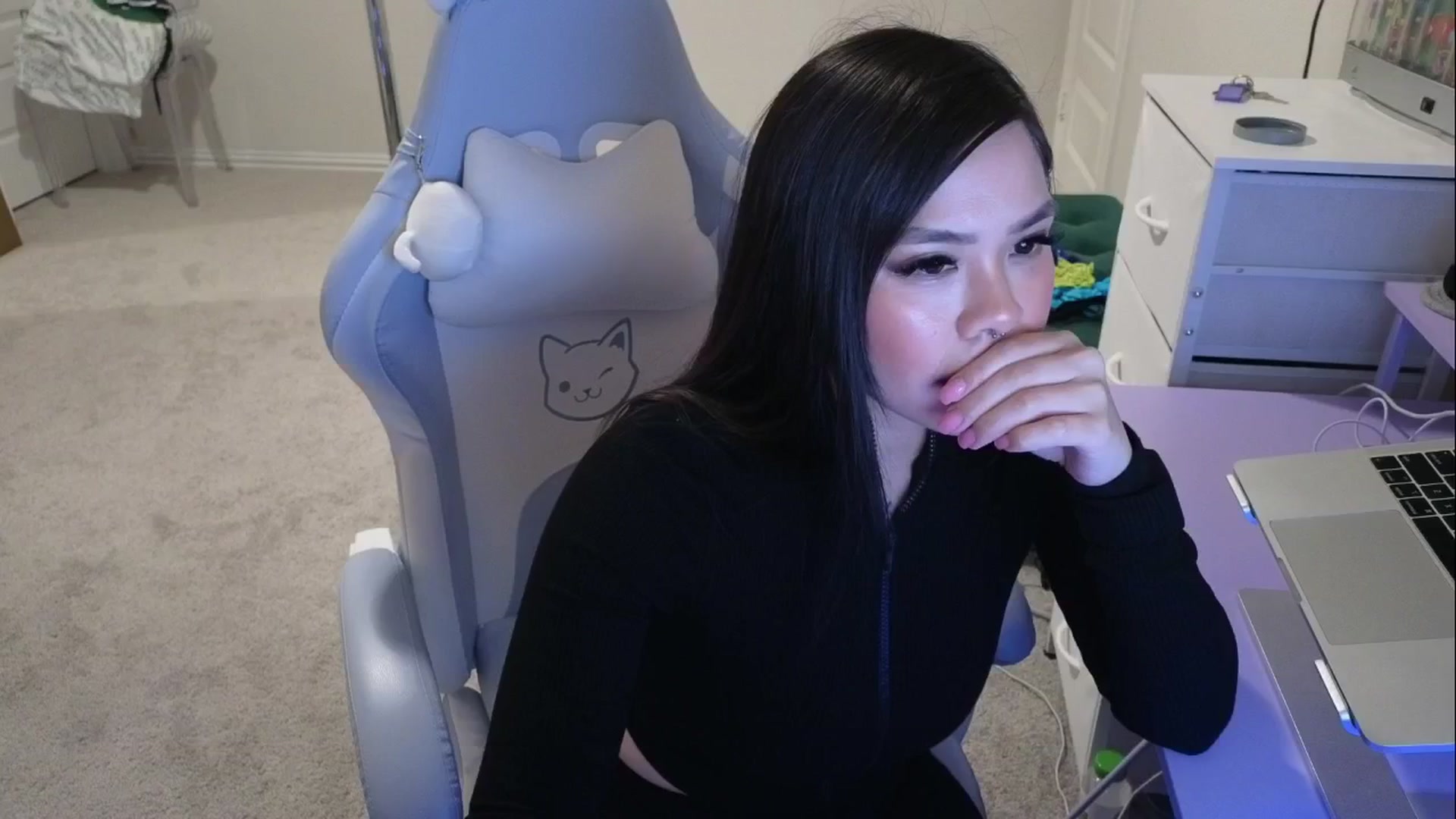 Gallery image thumbnail from dolllface's myfreecams stream on, 04/30/2026, 10:57 image 11 of 20